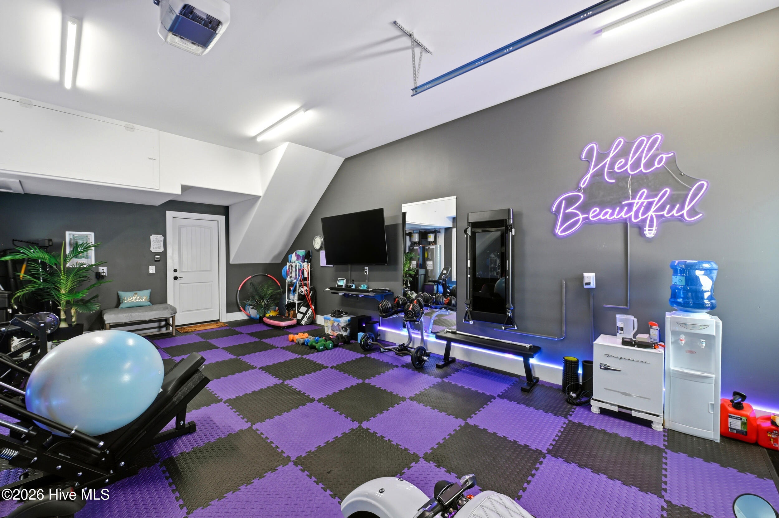 100568408 | Photo 35