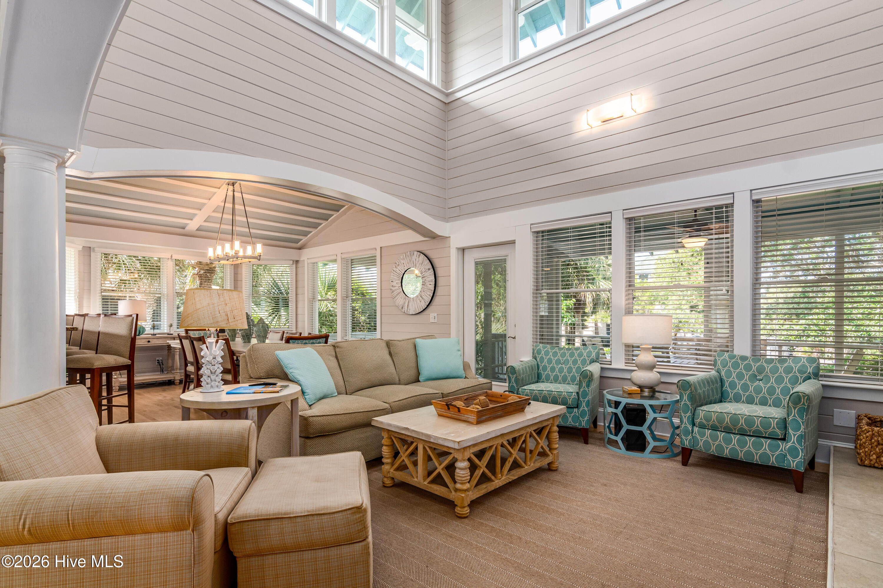 100565822 | Photo 15