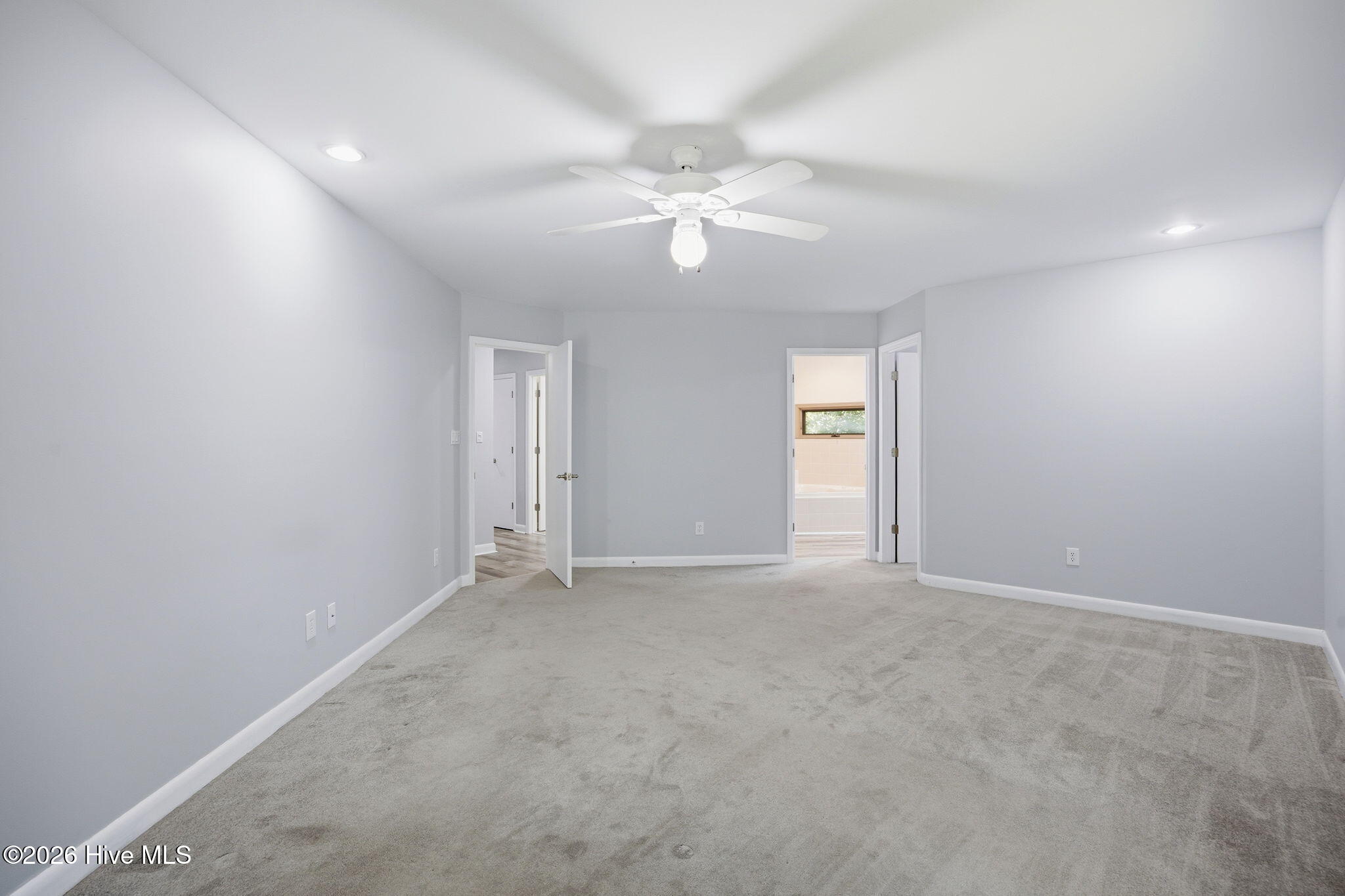 100569469 | Photo 29