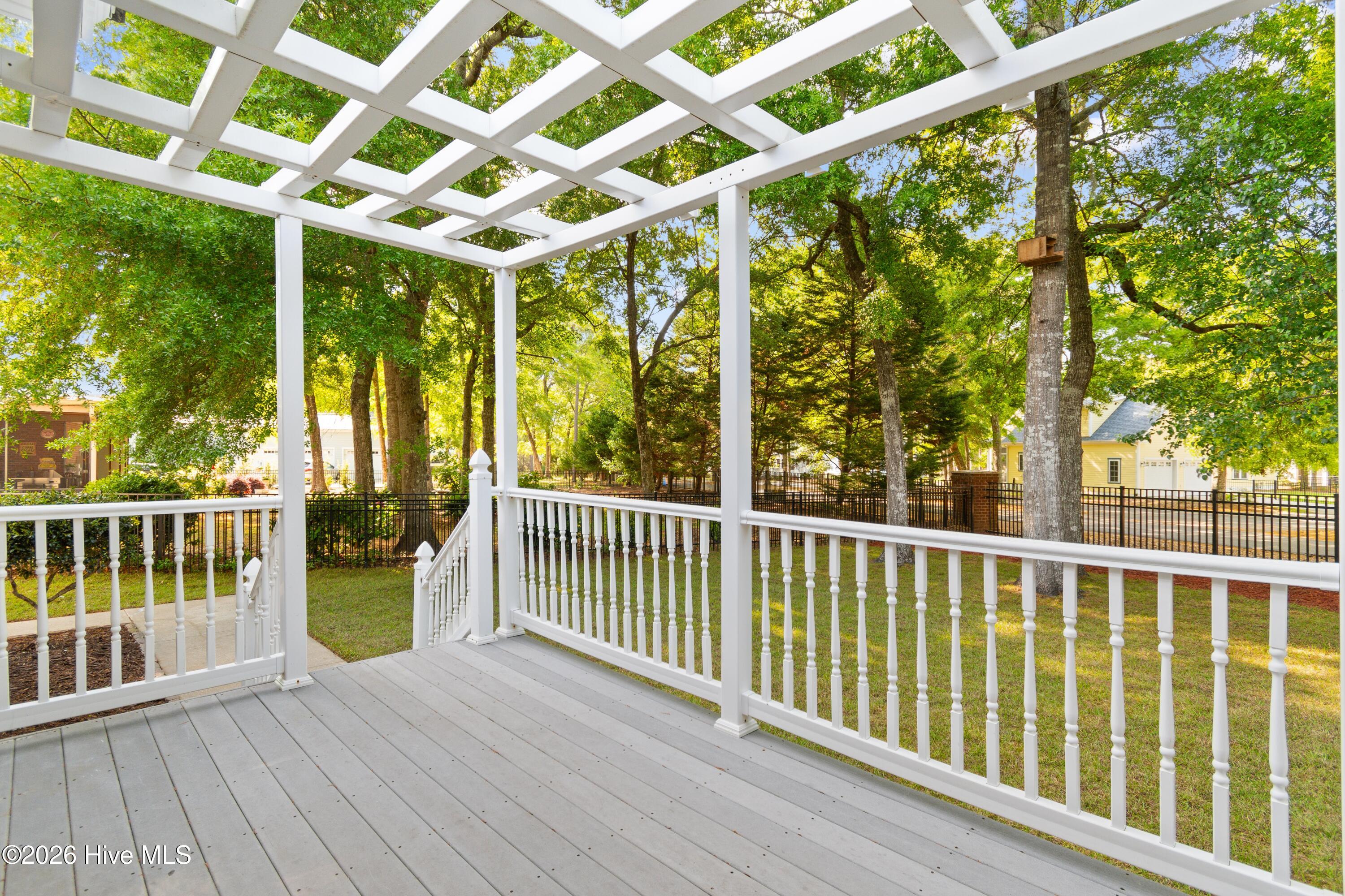 100569260 | Photo 47