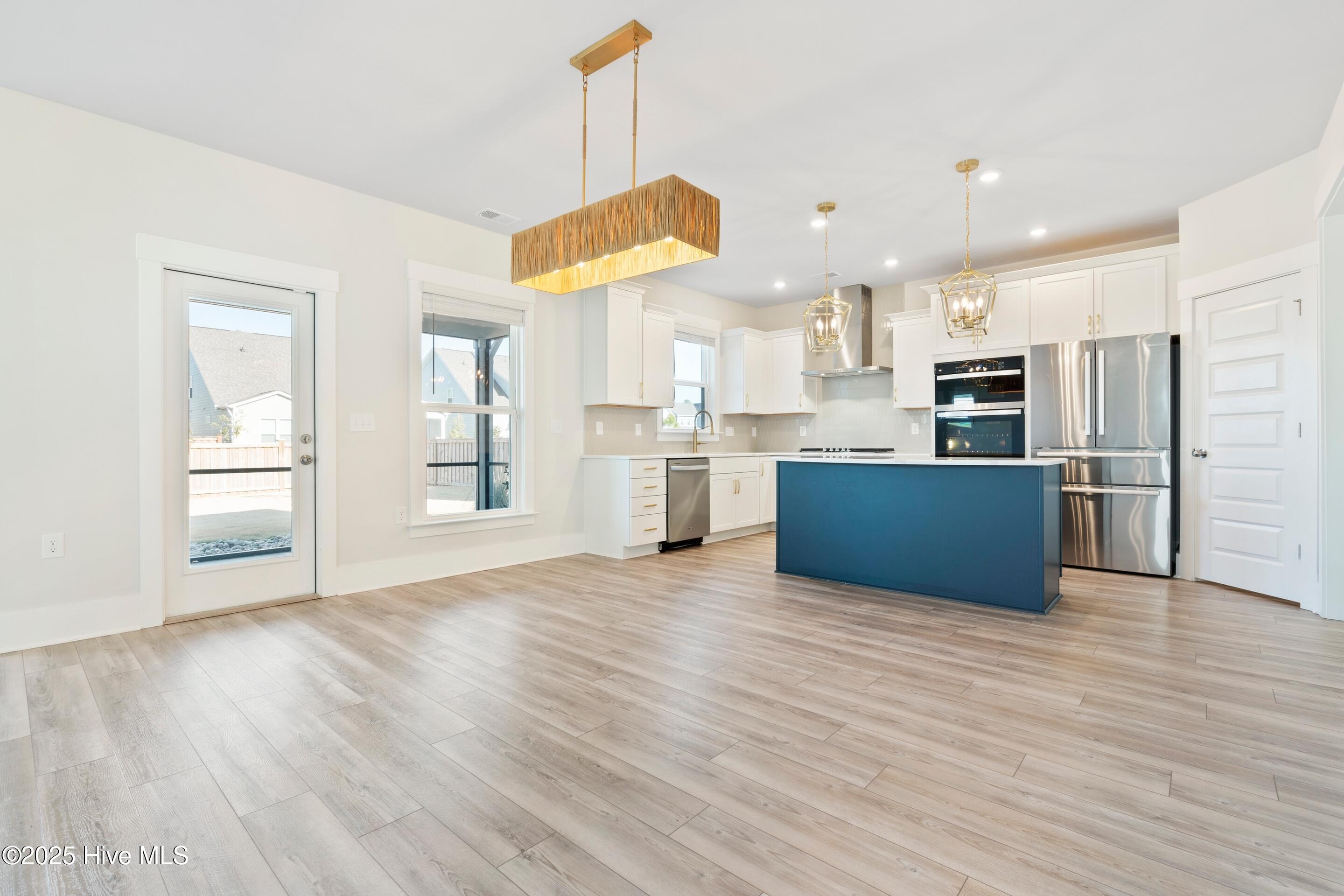 100547045 | Photo 16