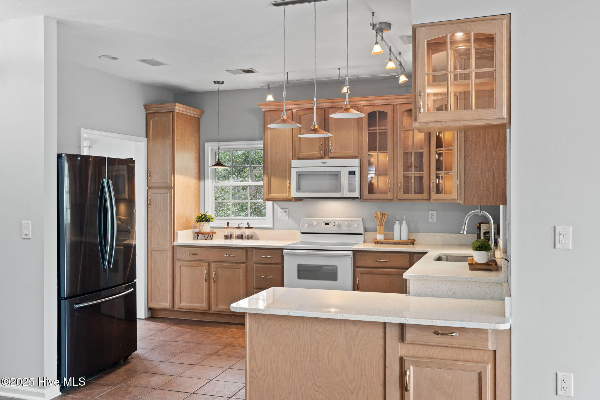 100497735 | Photo 13