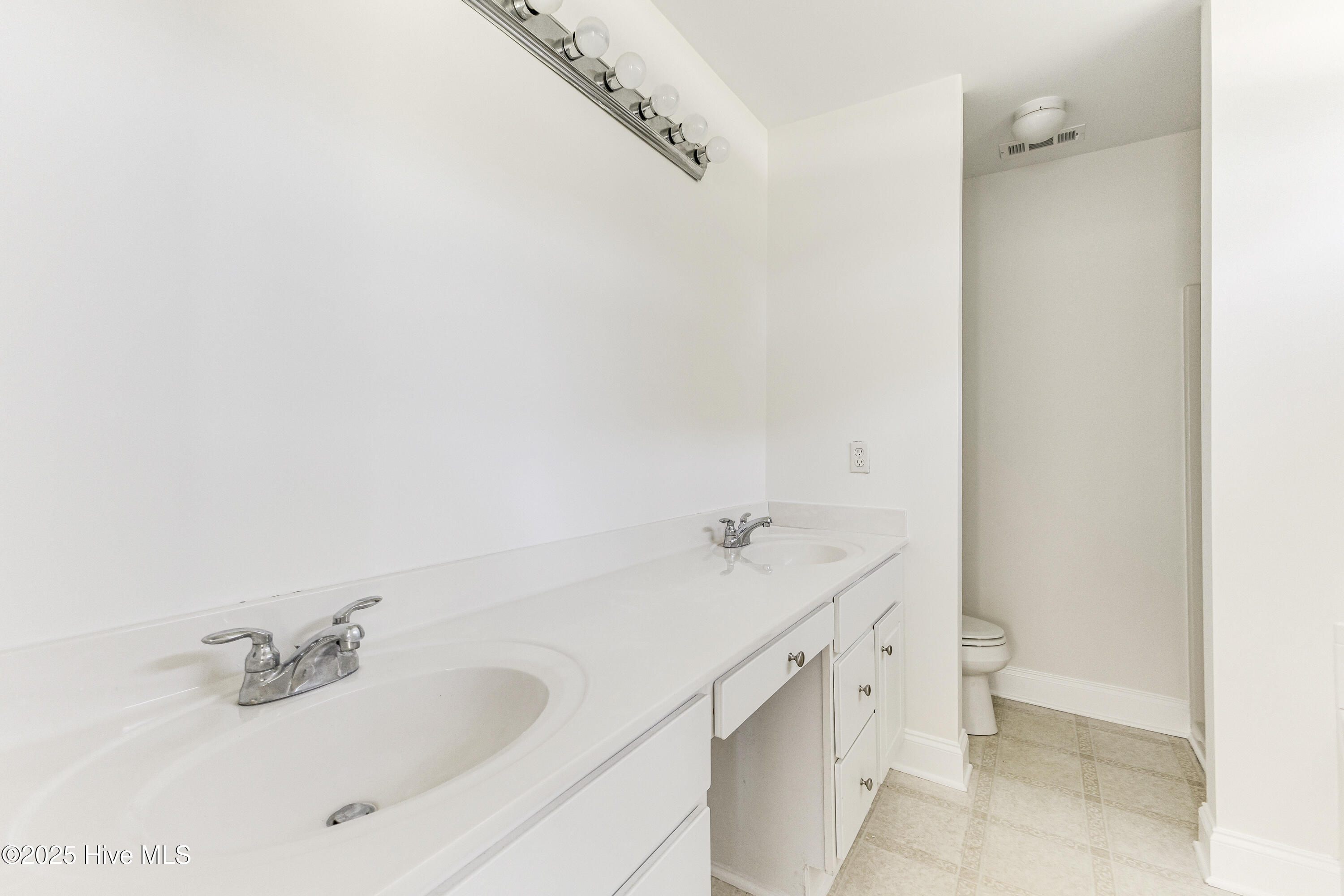 100563033 | Photo 27