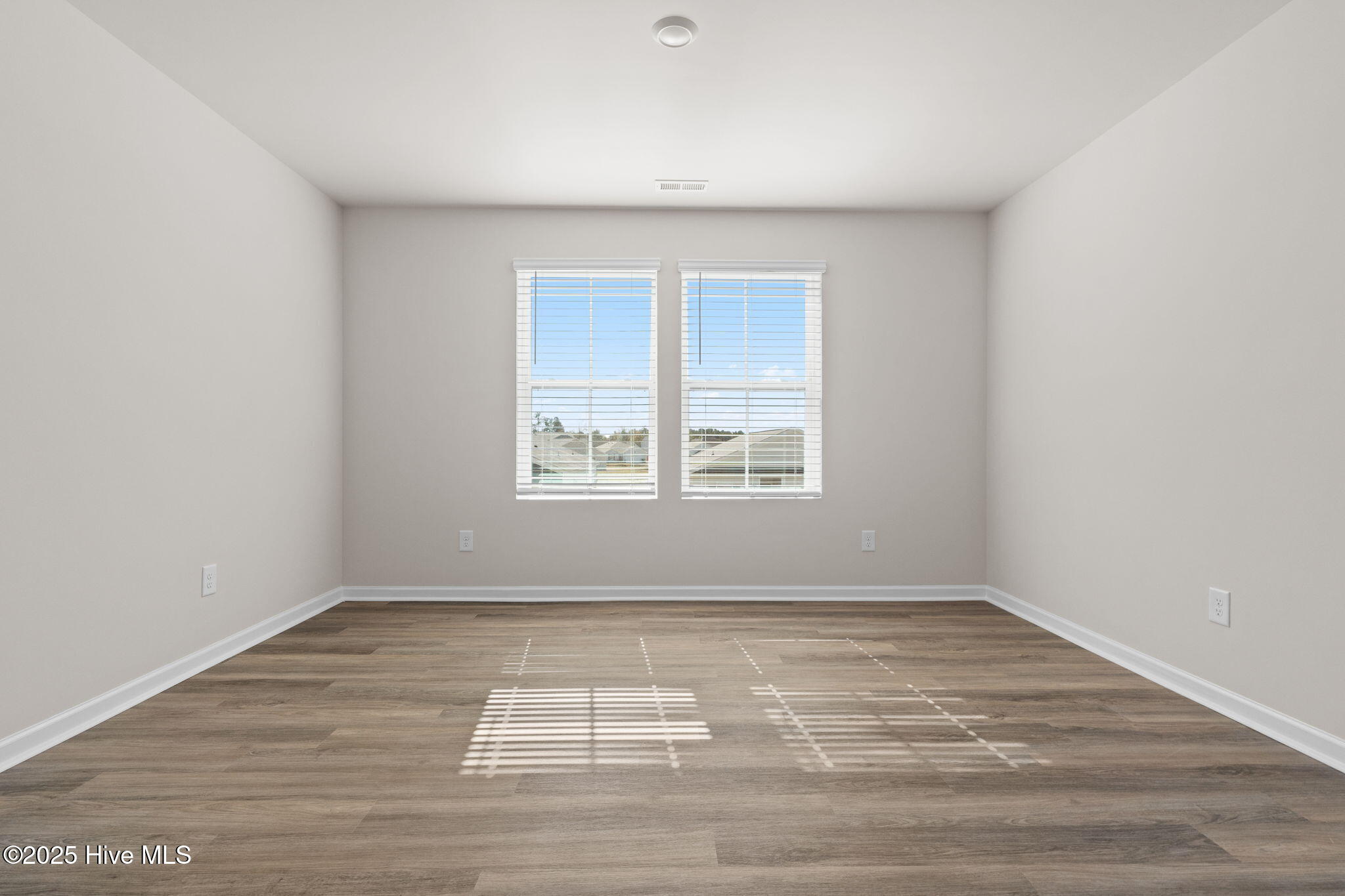 100521892 | Photo 21