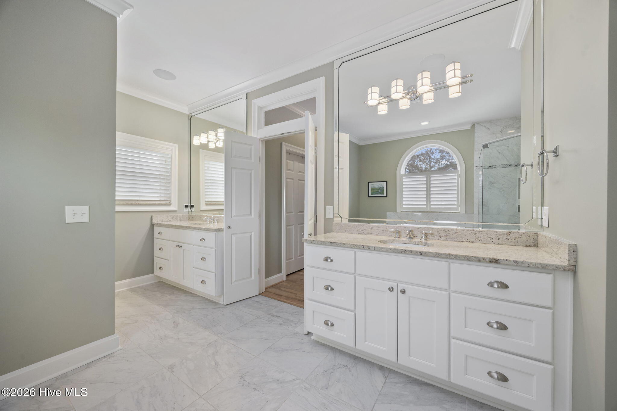 100553128 | Photo 40