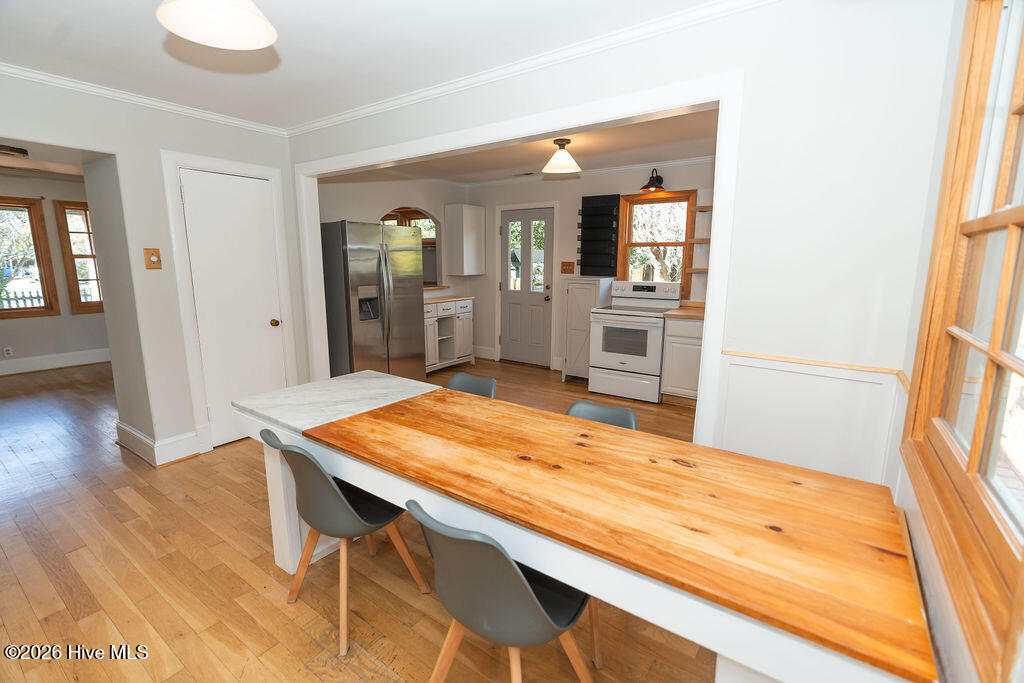 100554317 | Photo 12