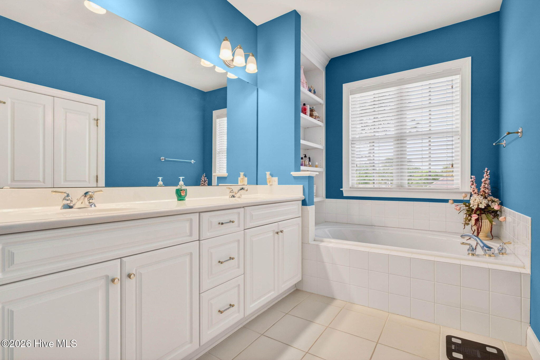 100569405 | Photo 33