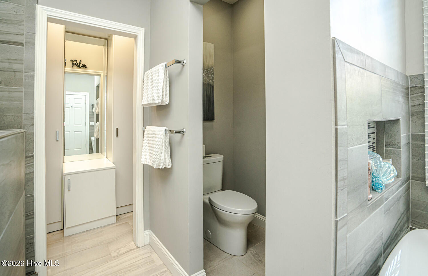 100561911 | Photo 39