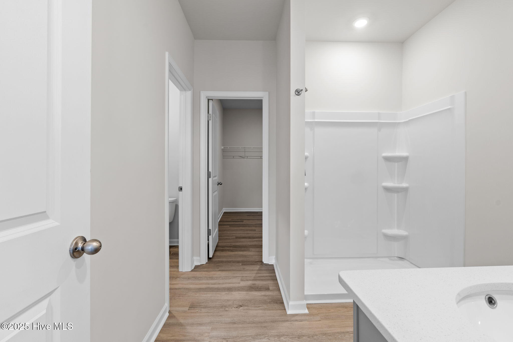 100565798 | Photo 24