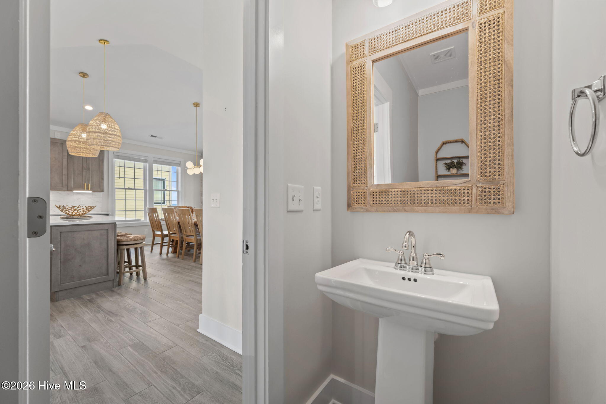 100555174 | Photo 32