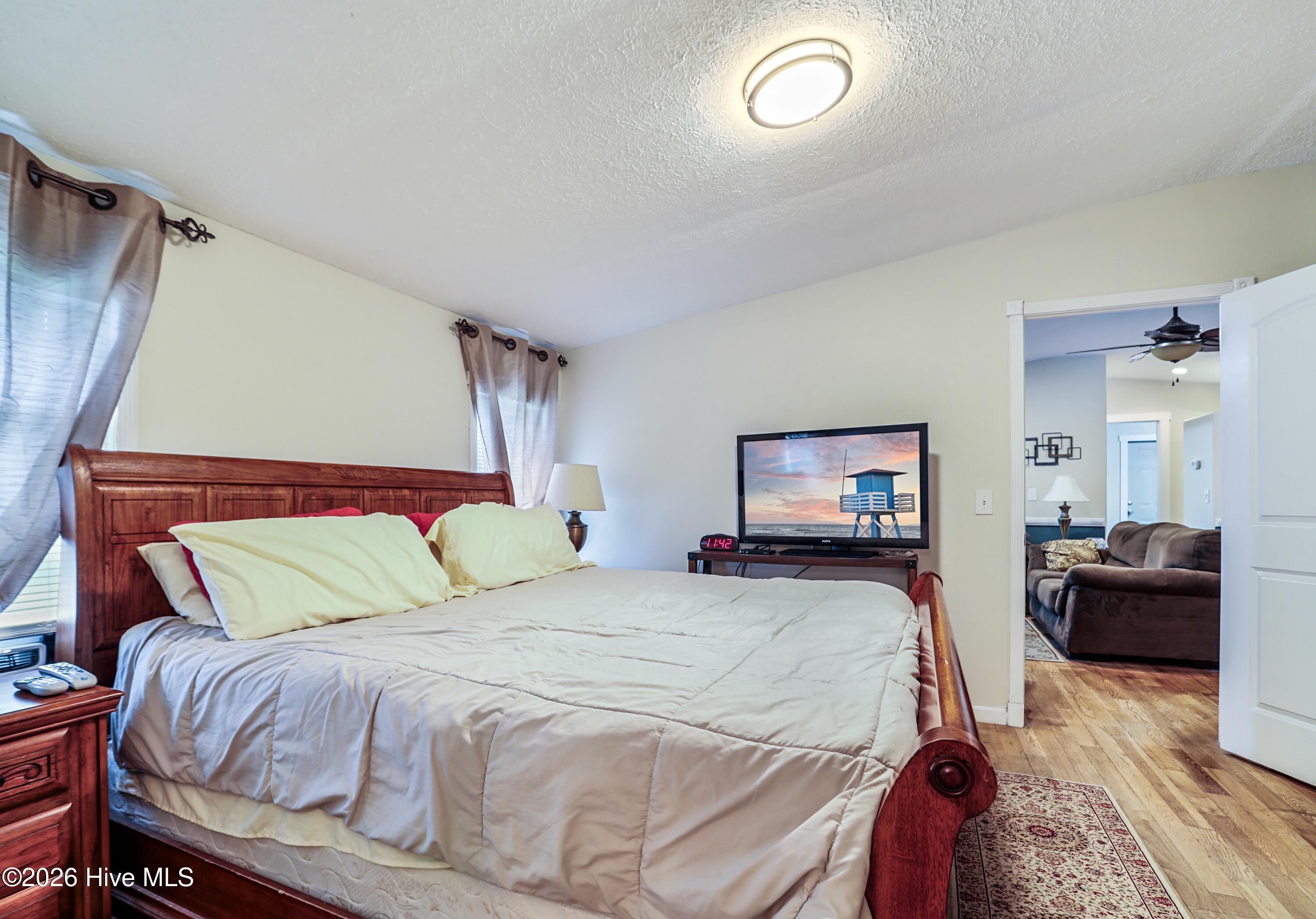 100568147 | Photo 16