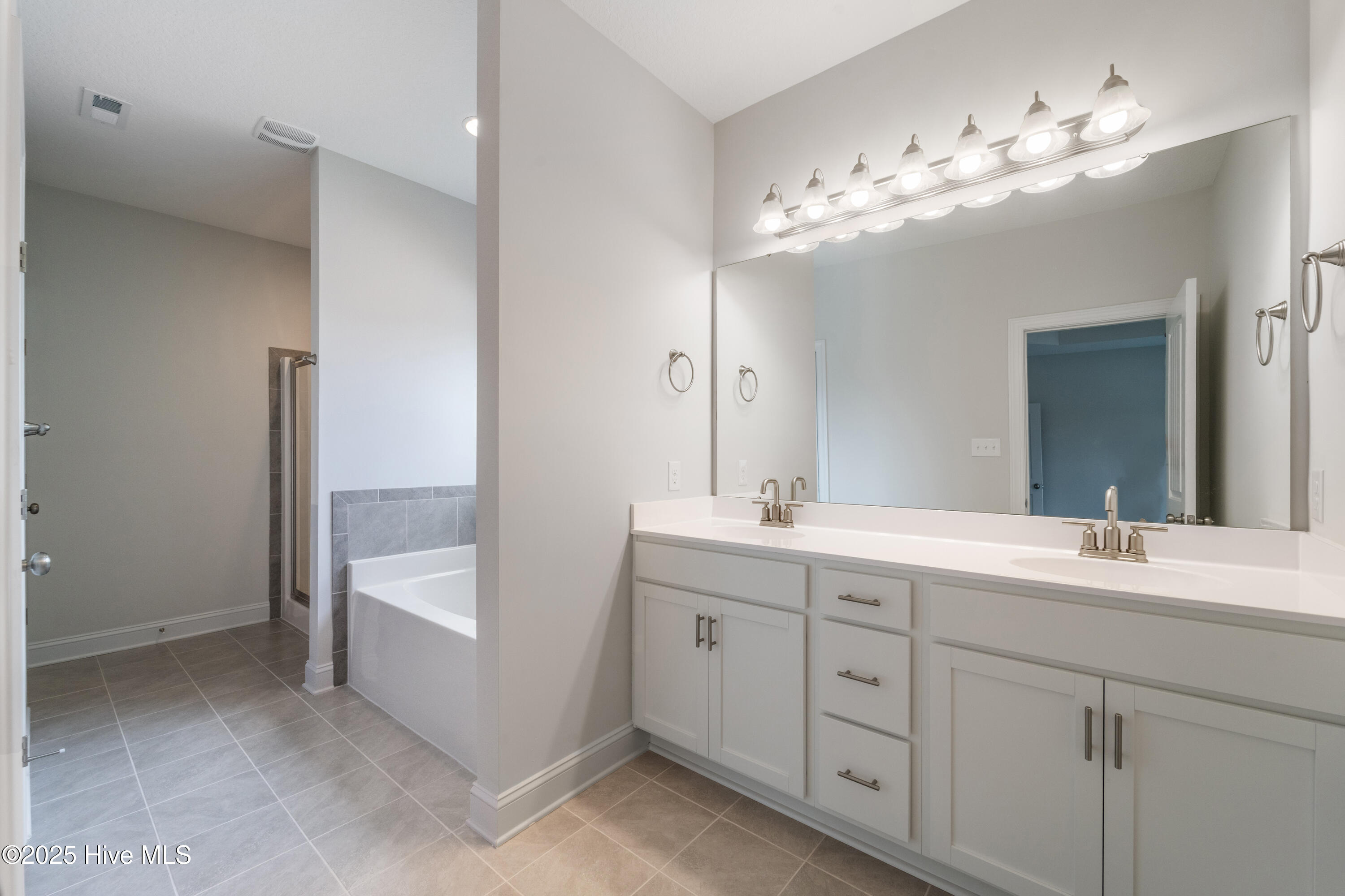 100508343 | Photo 28