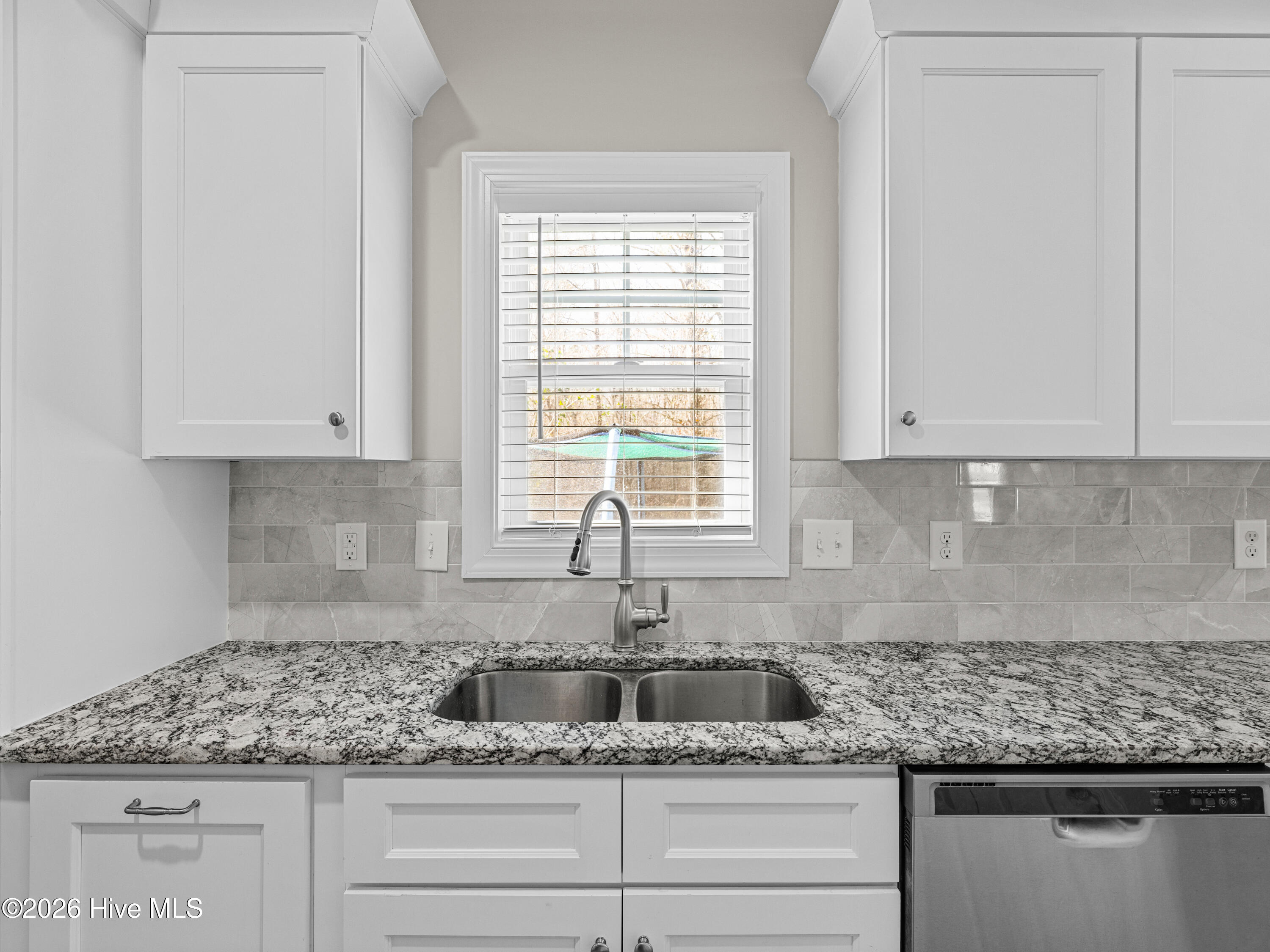 100560516 | Photo 21