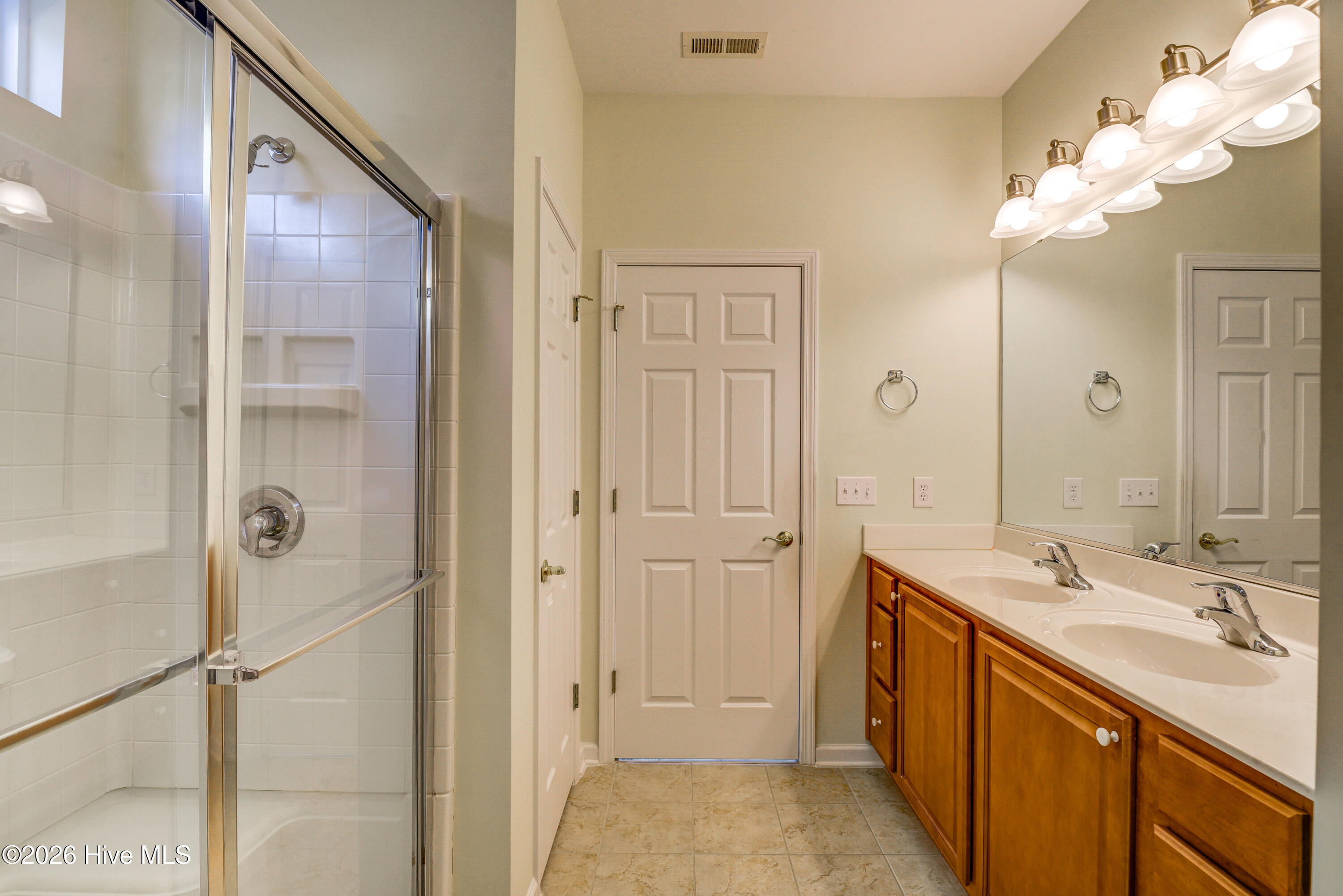 100554732 | Photo 21