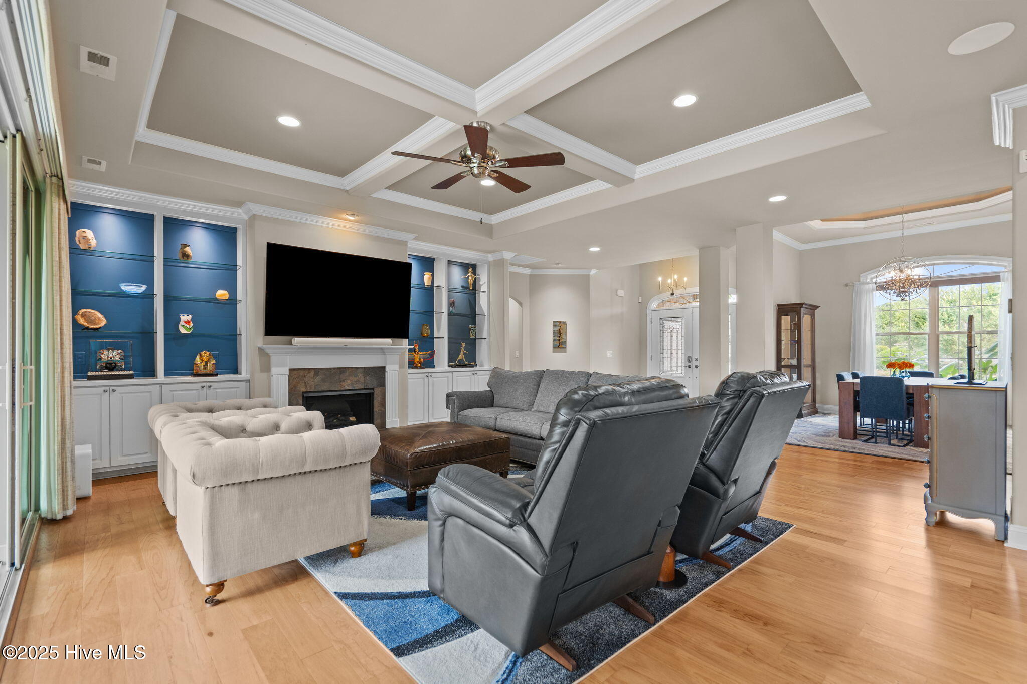 100530735 | Photo 11