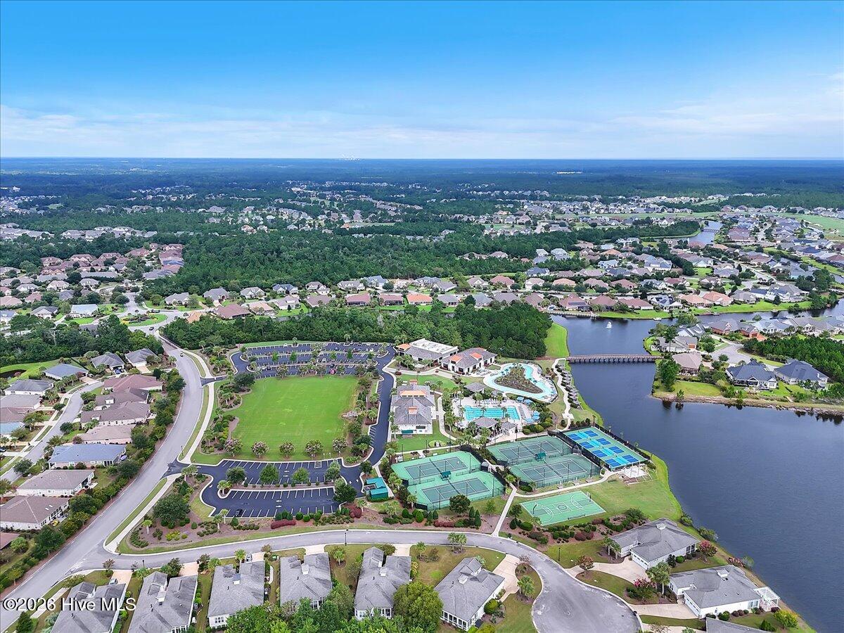 100558709 | Photo 99