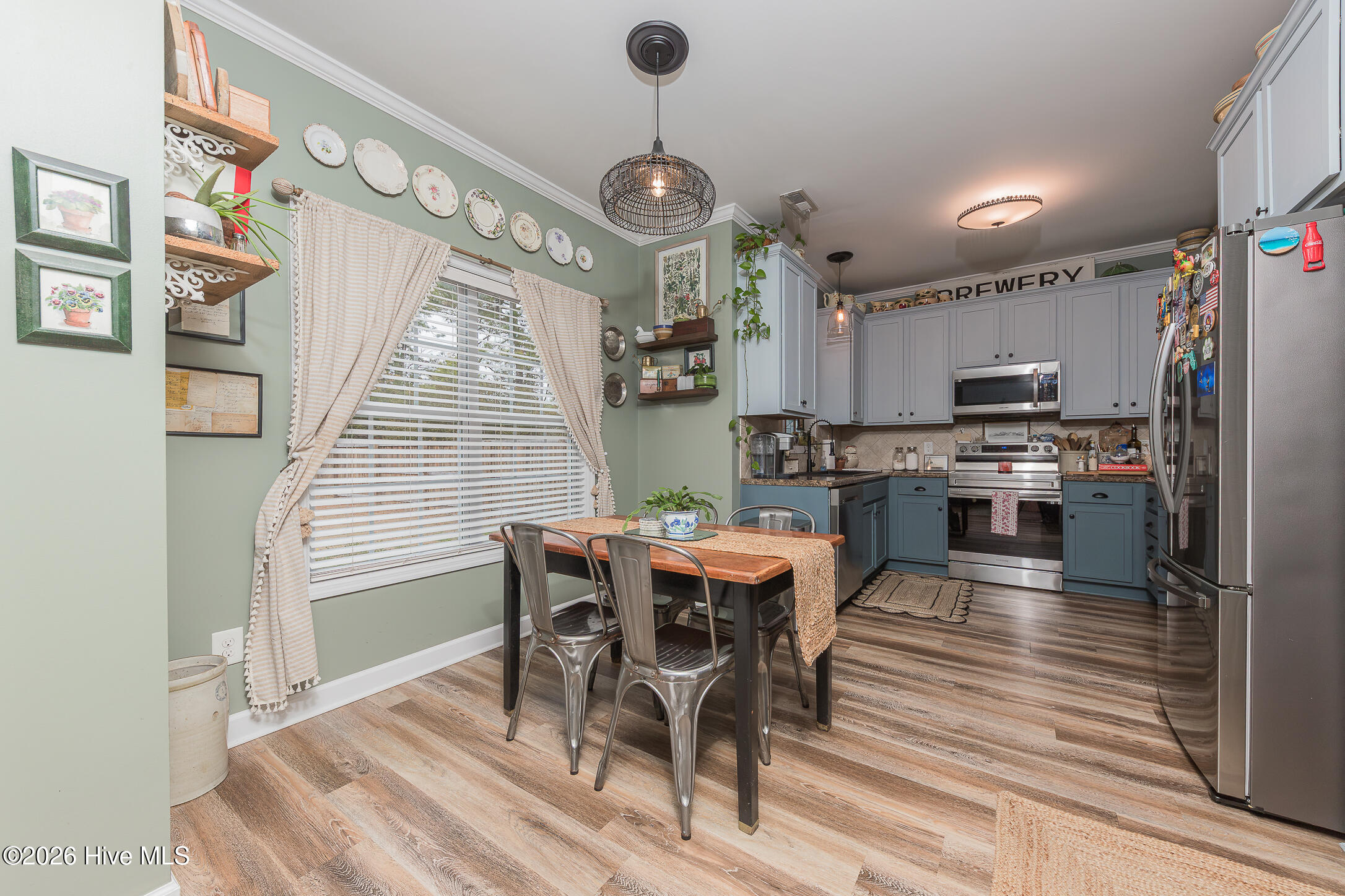 100556054 | Photo 13