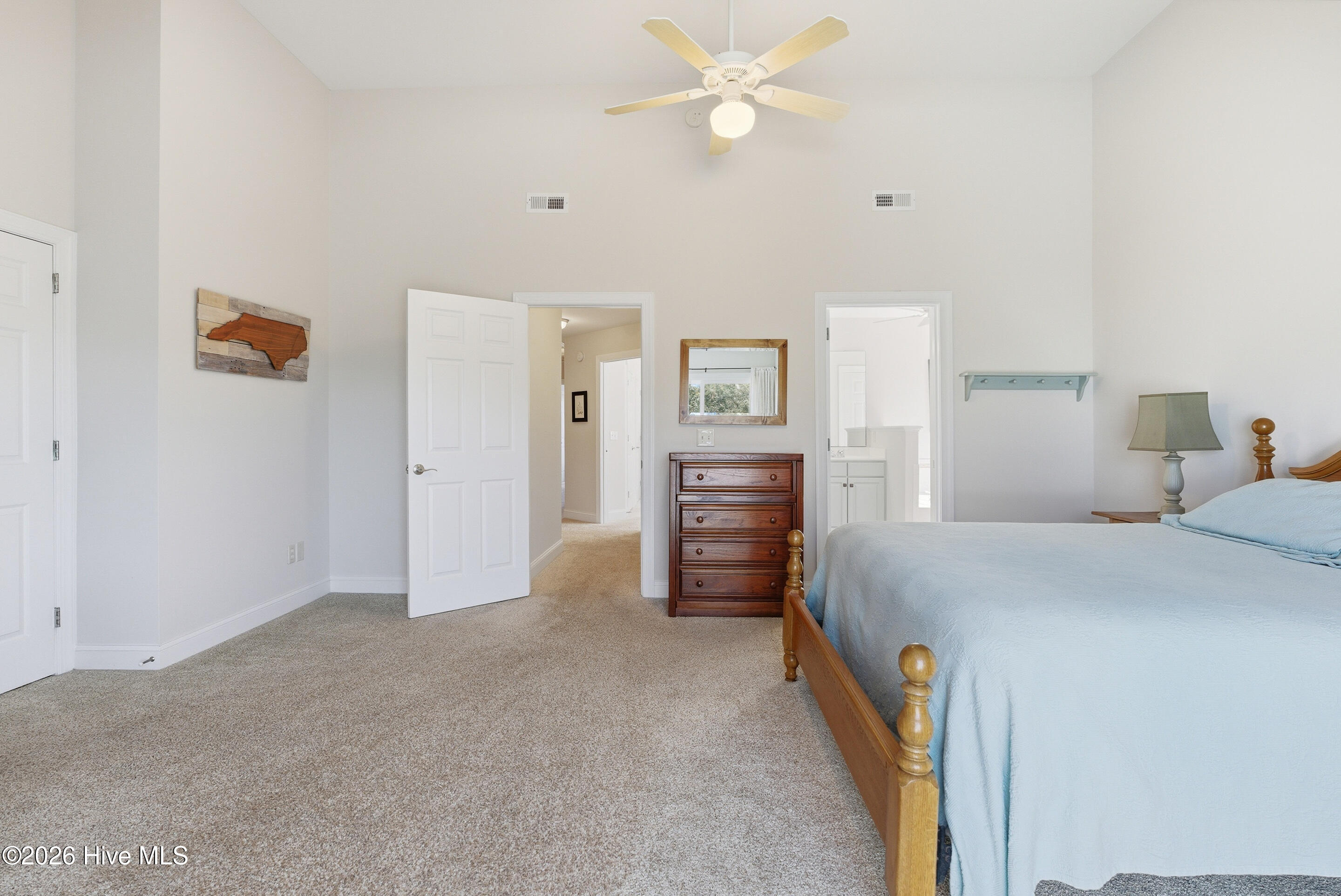 100561643 | Photo 35