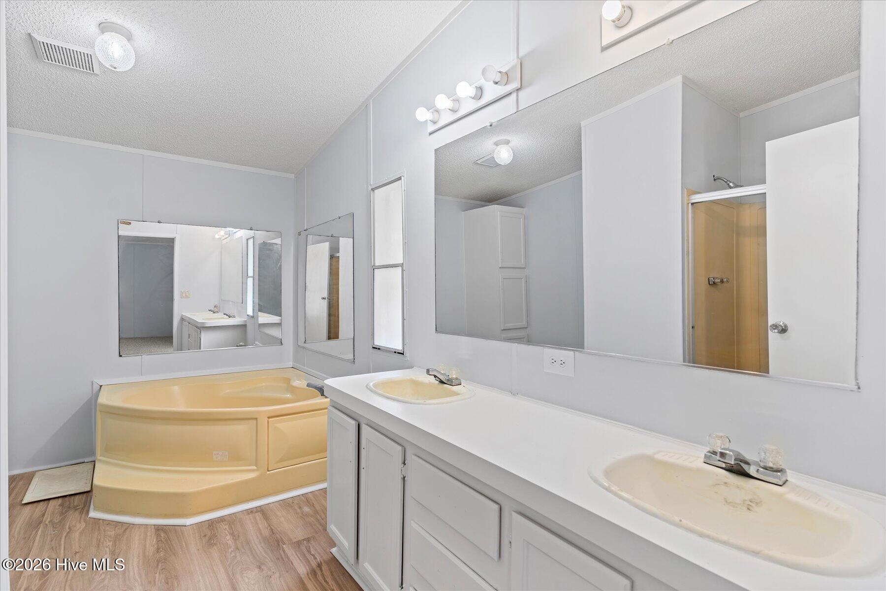 100567568 | Photo 26