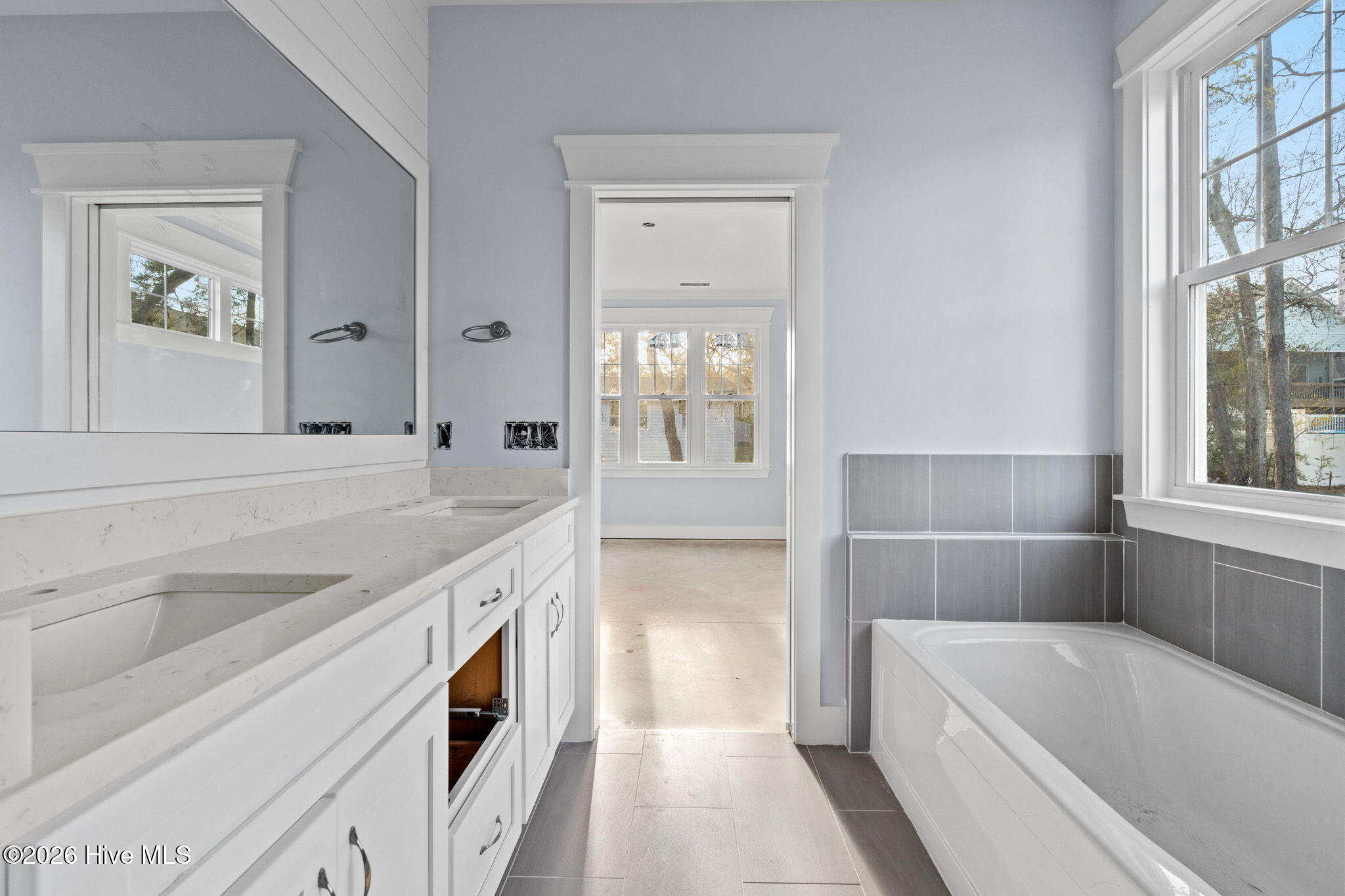 100546665 | Photo 21