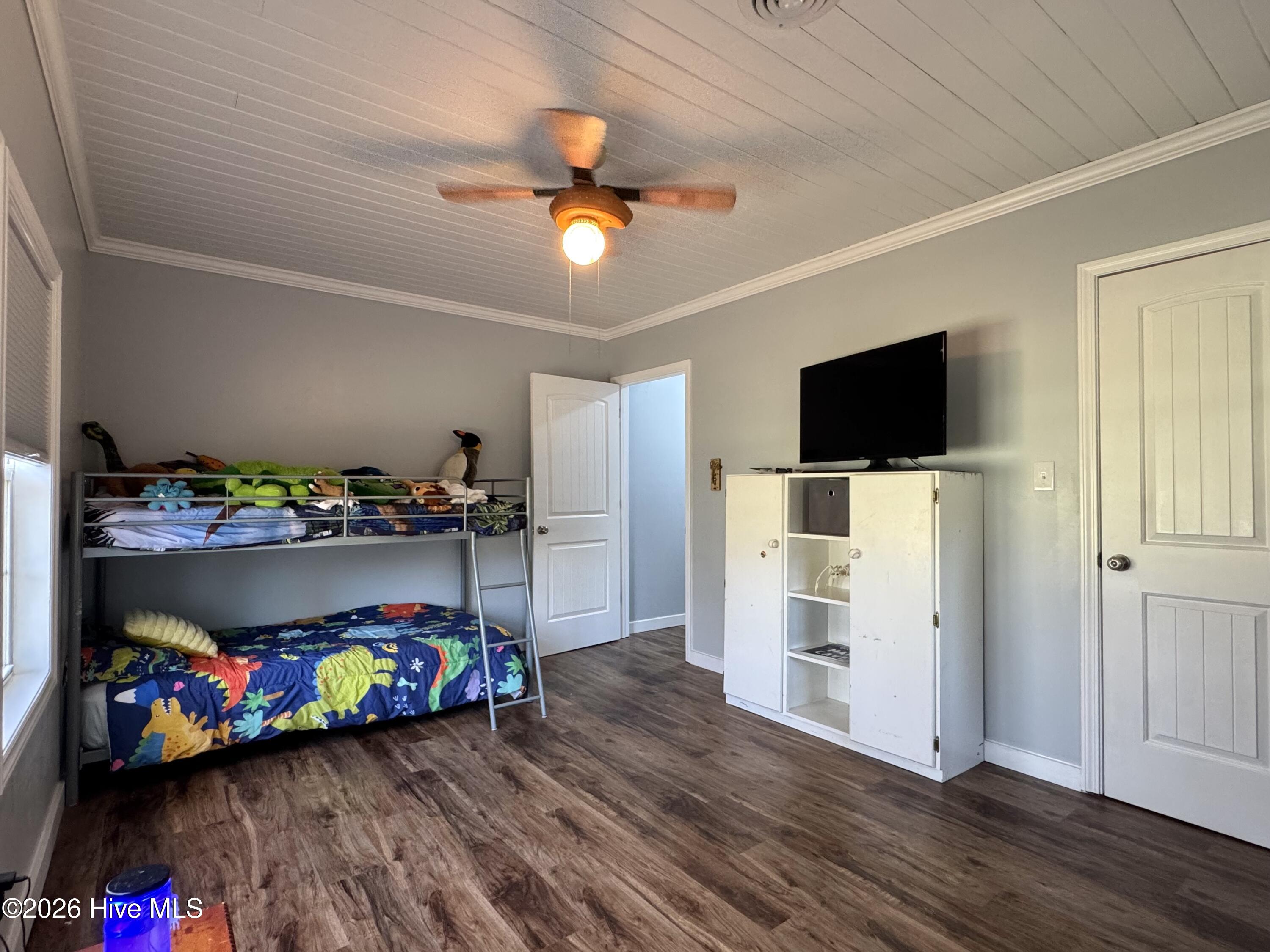 100562445 | Photo 18