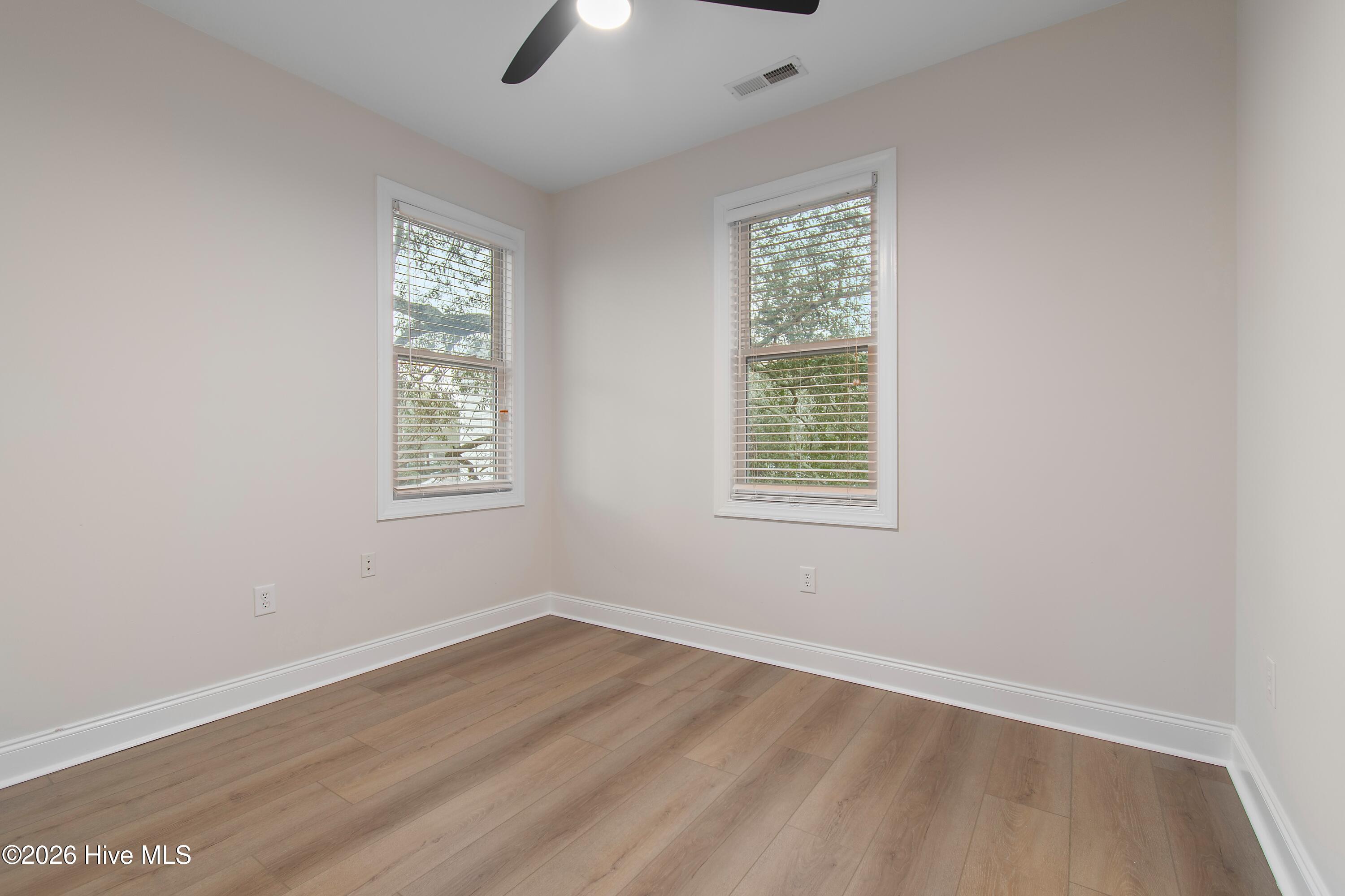 100553178 | Photo 24