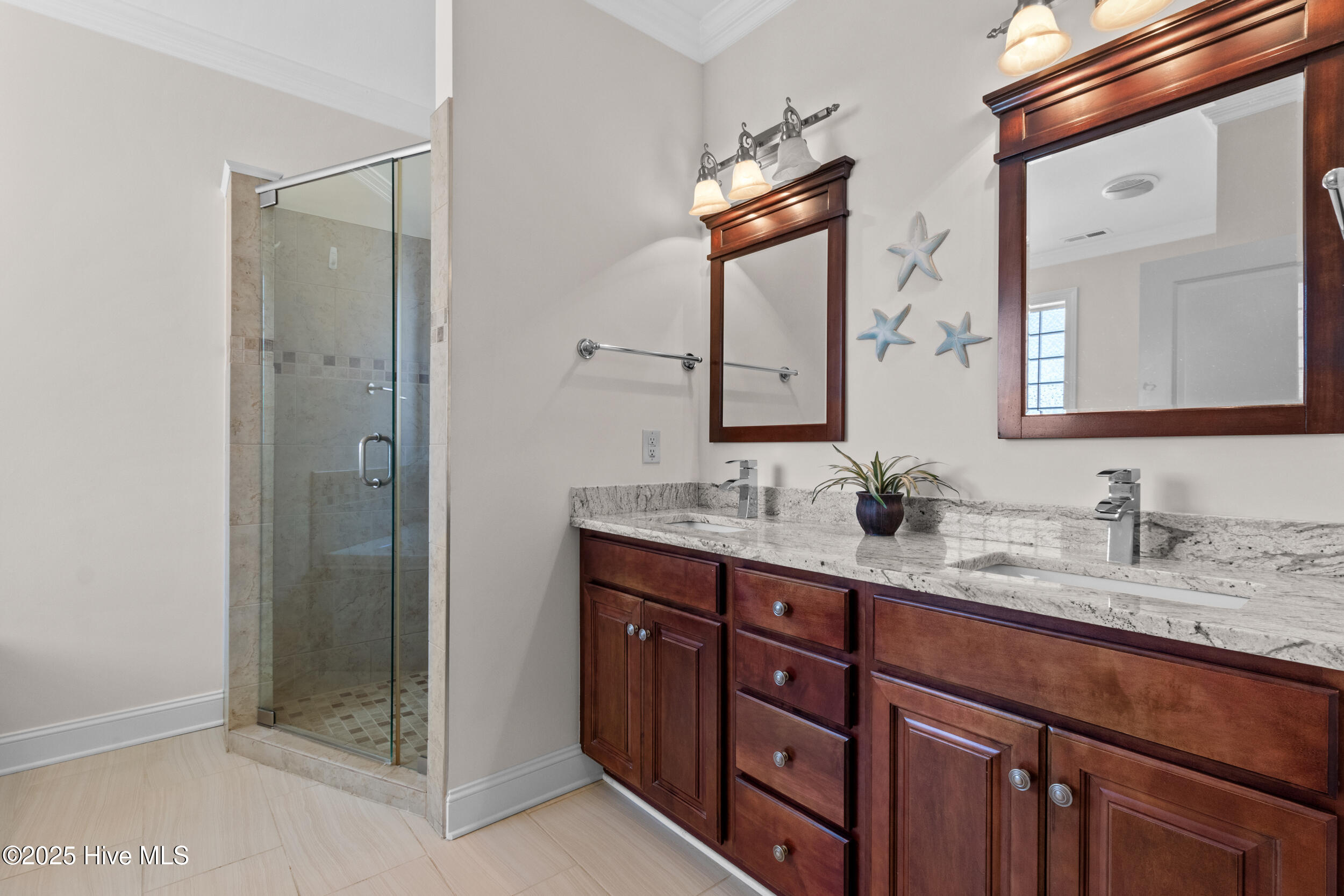 100541482 | Photo 25