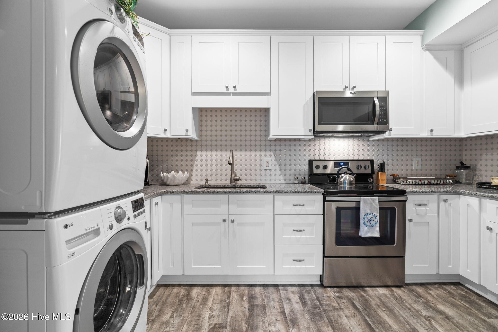 100549947 | Photo 55