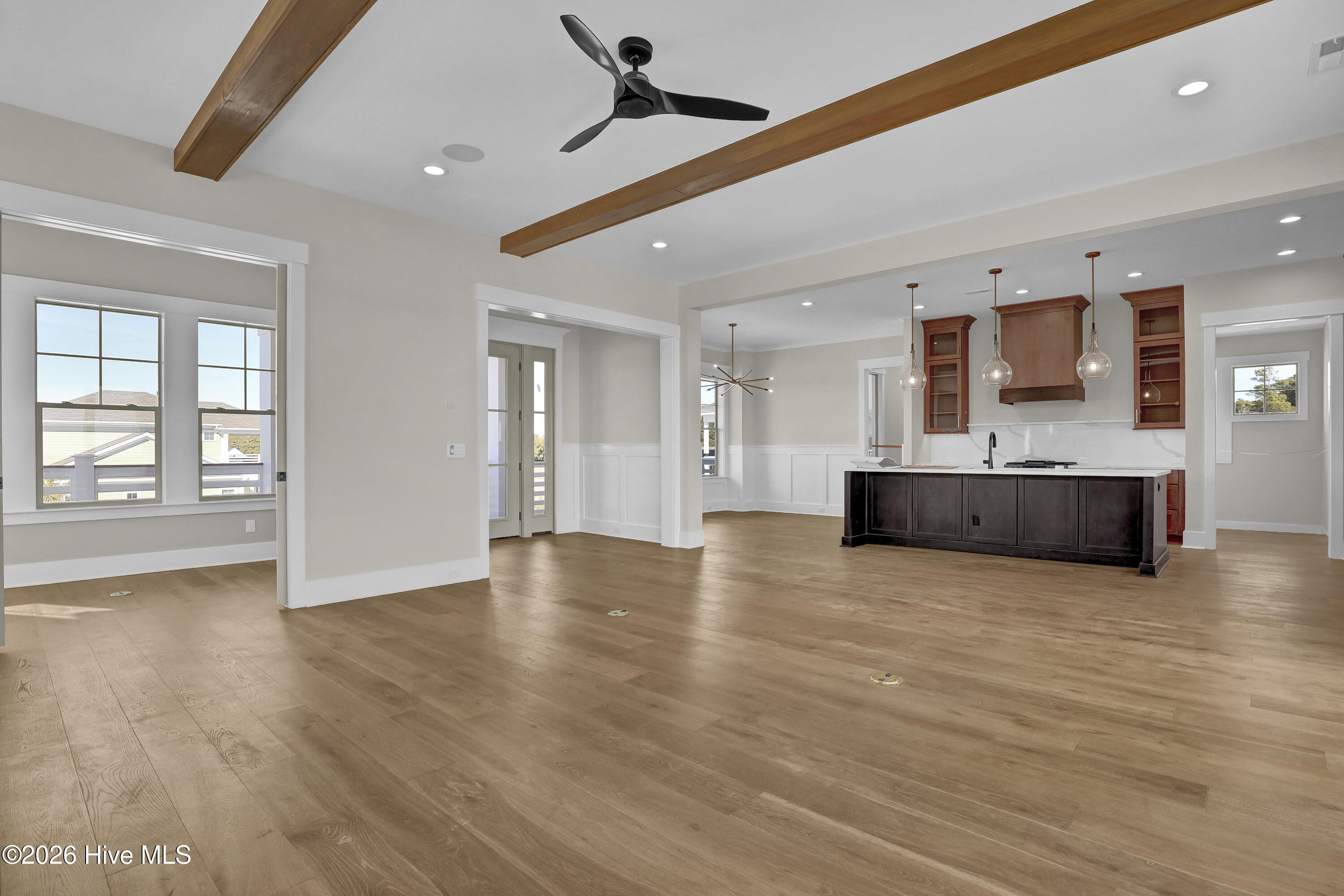 100490520 | Photo 10