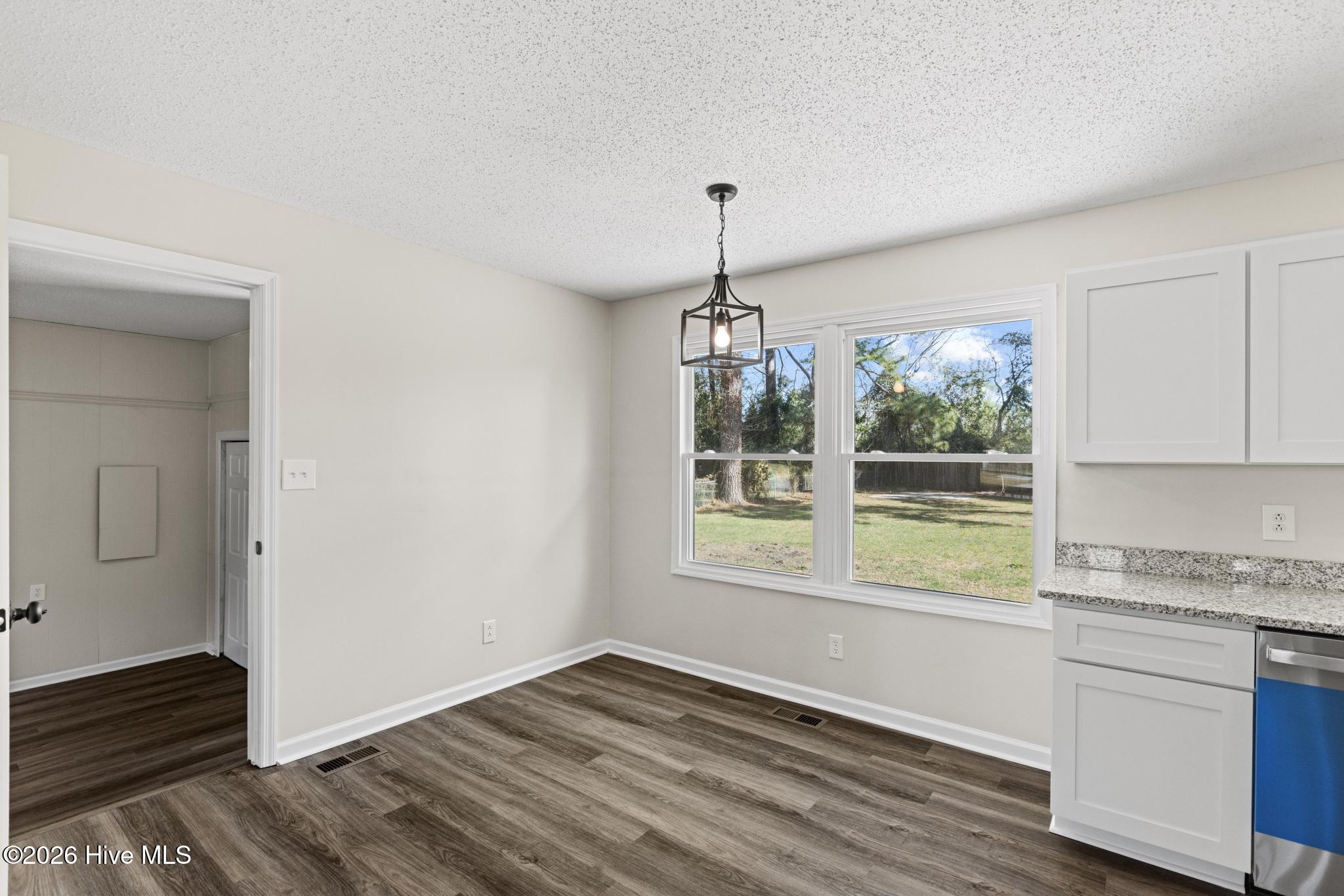 100565282 | Photo 16