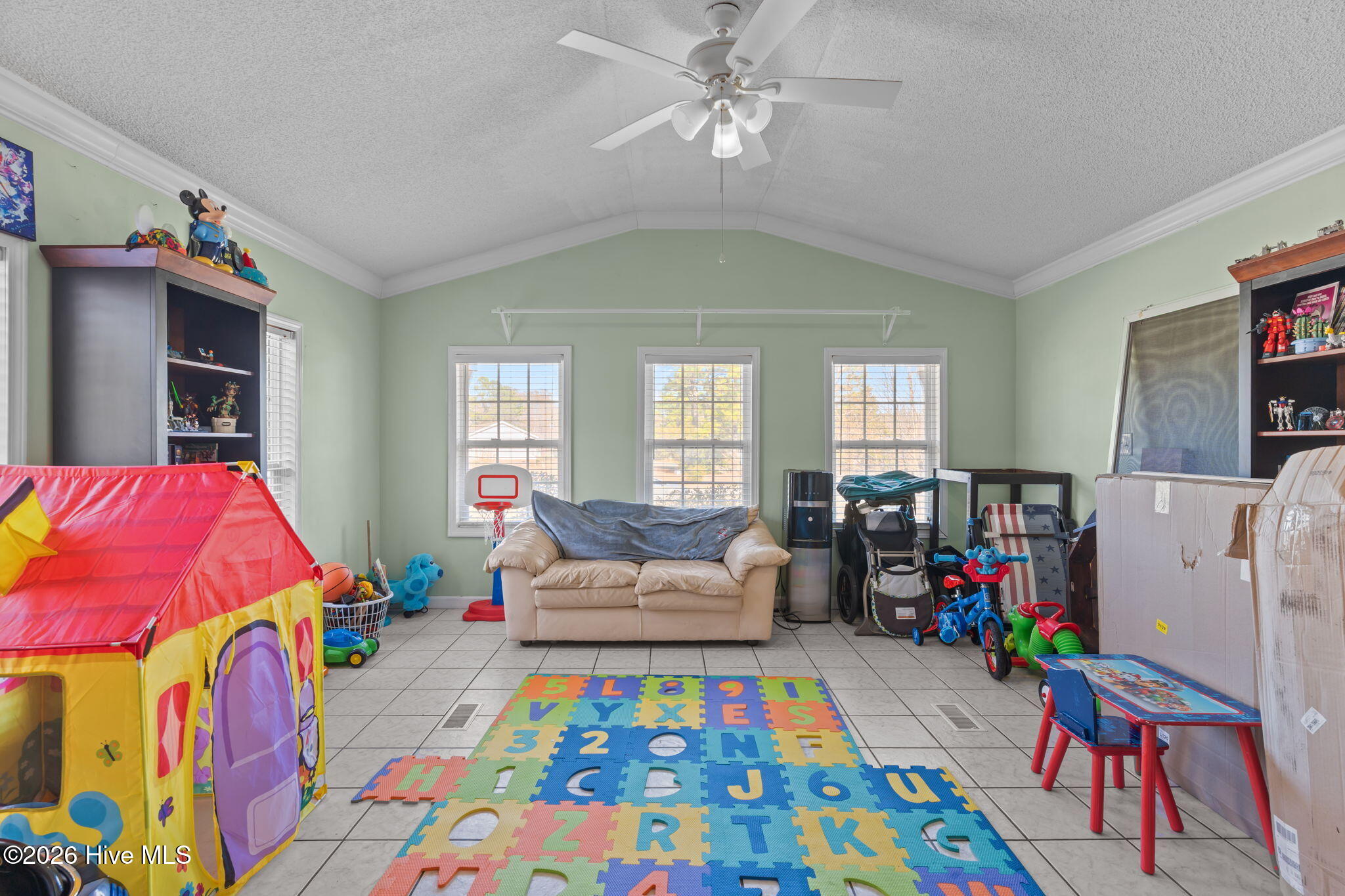 100544369 | Photo 31