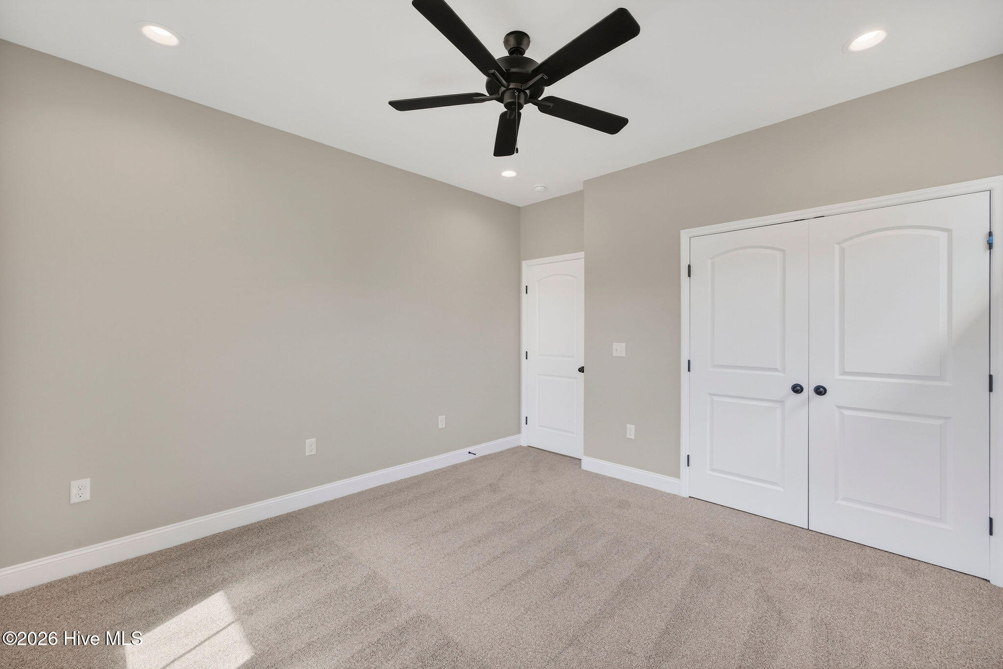 100542408 | Photo 39