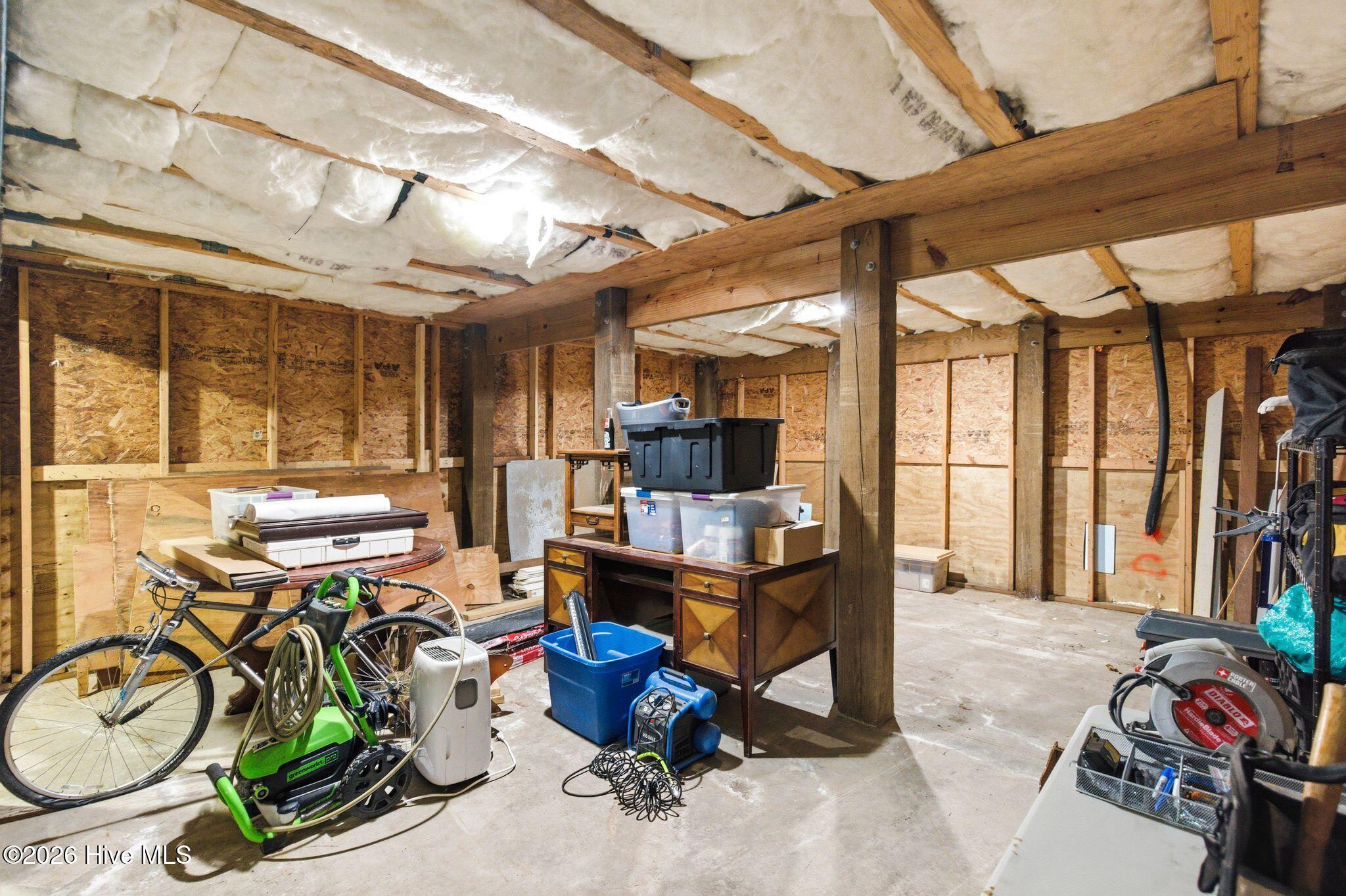 100568012 | Photo 73