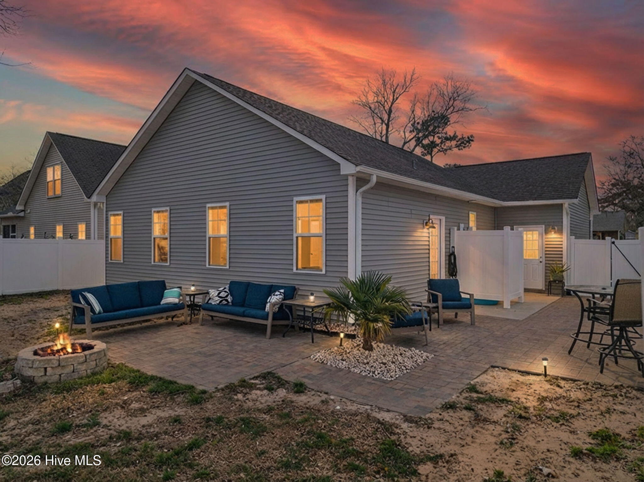 100562575 | Photo 26