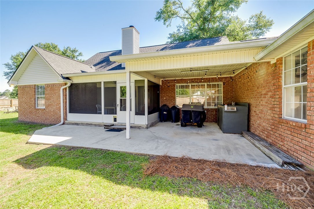 REAR EXTERIOR SCREEN PORCH W/COVERED AND UNCOVERED PATIO