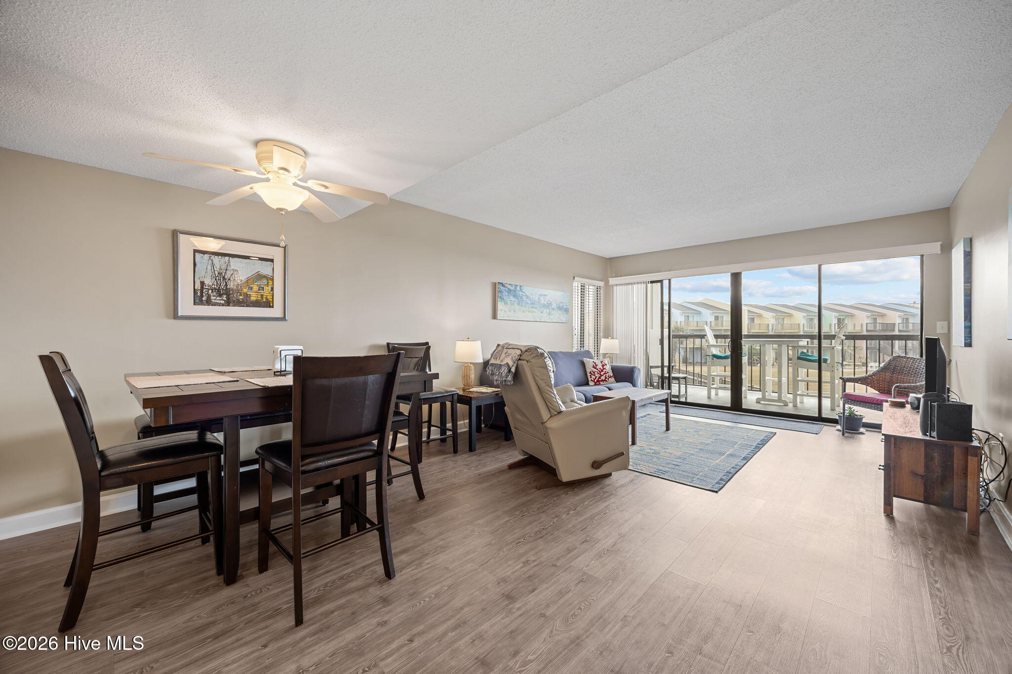 100559445 | Photo 11