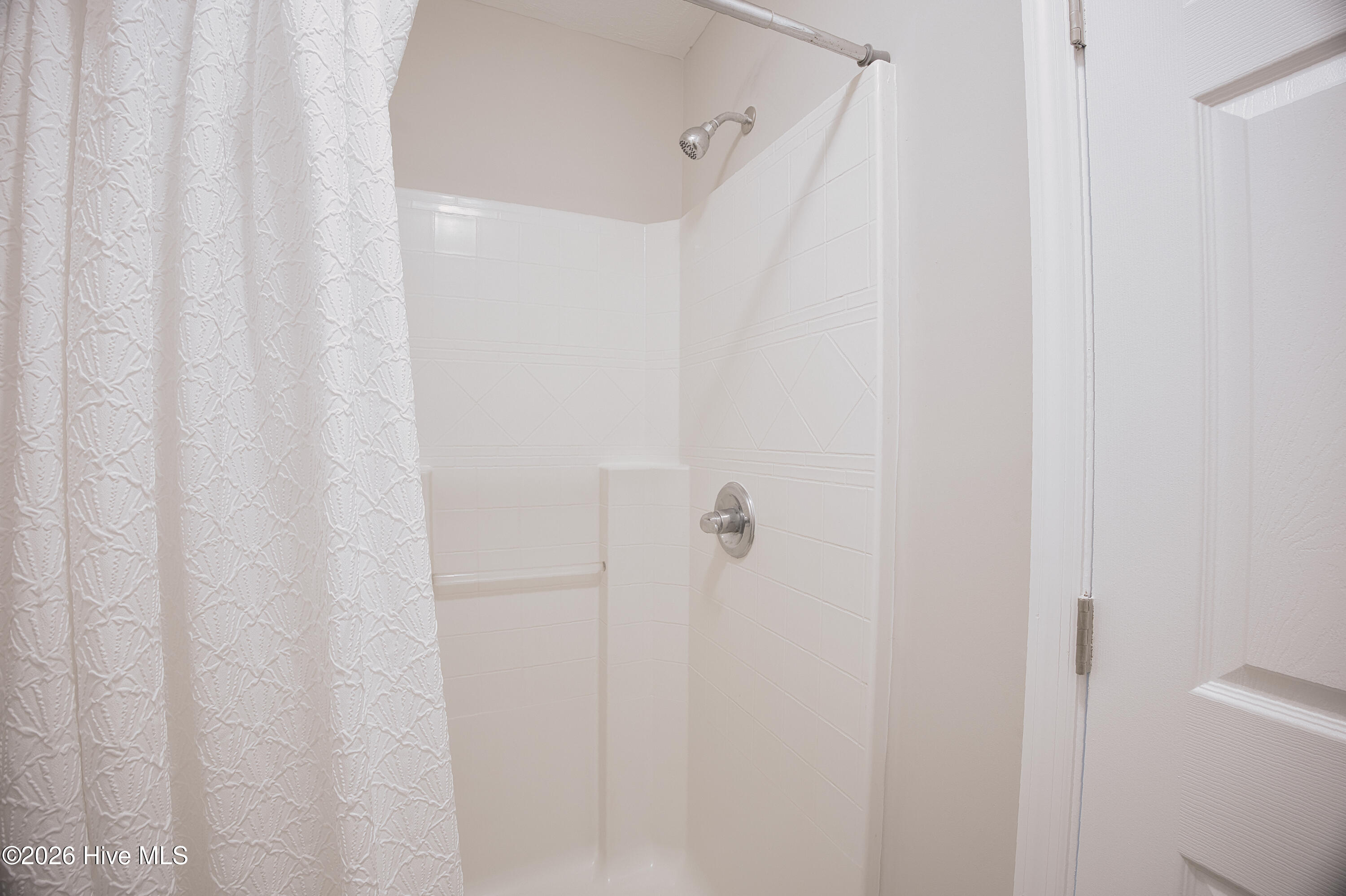 100570249 | Photo 26