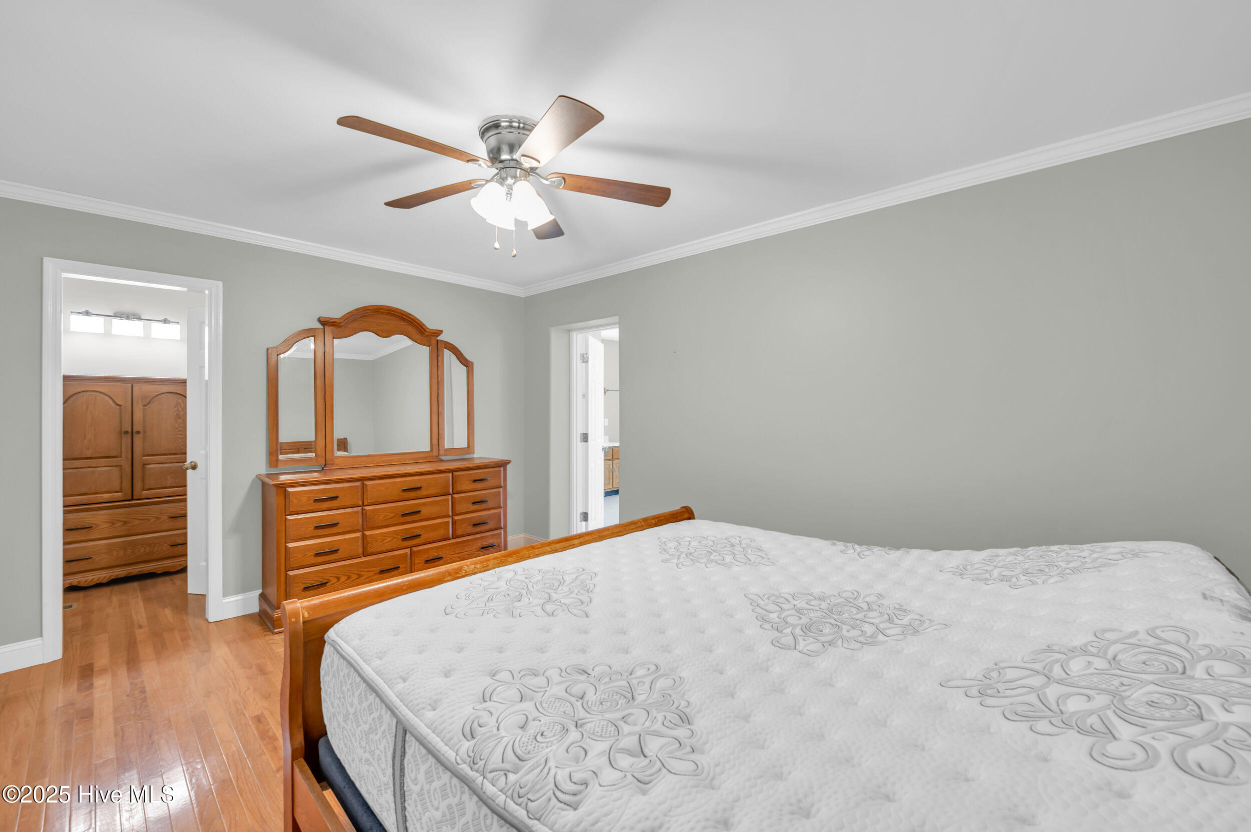 100532115 | Photo 18