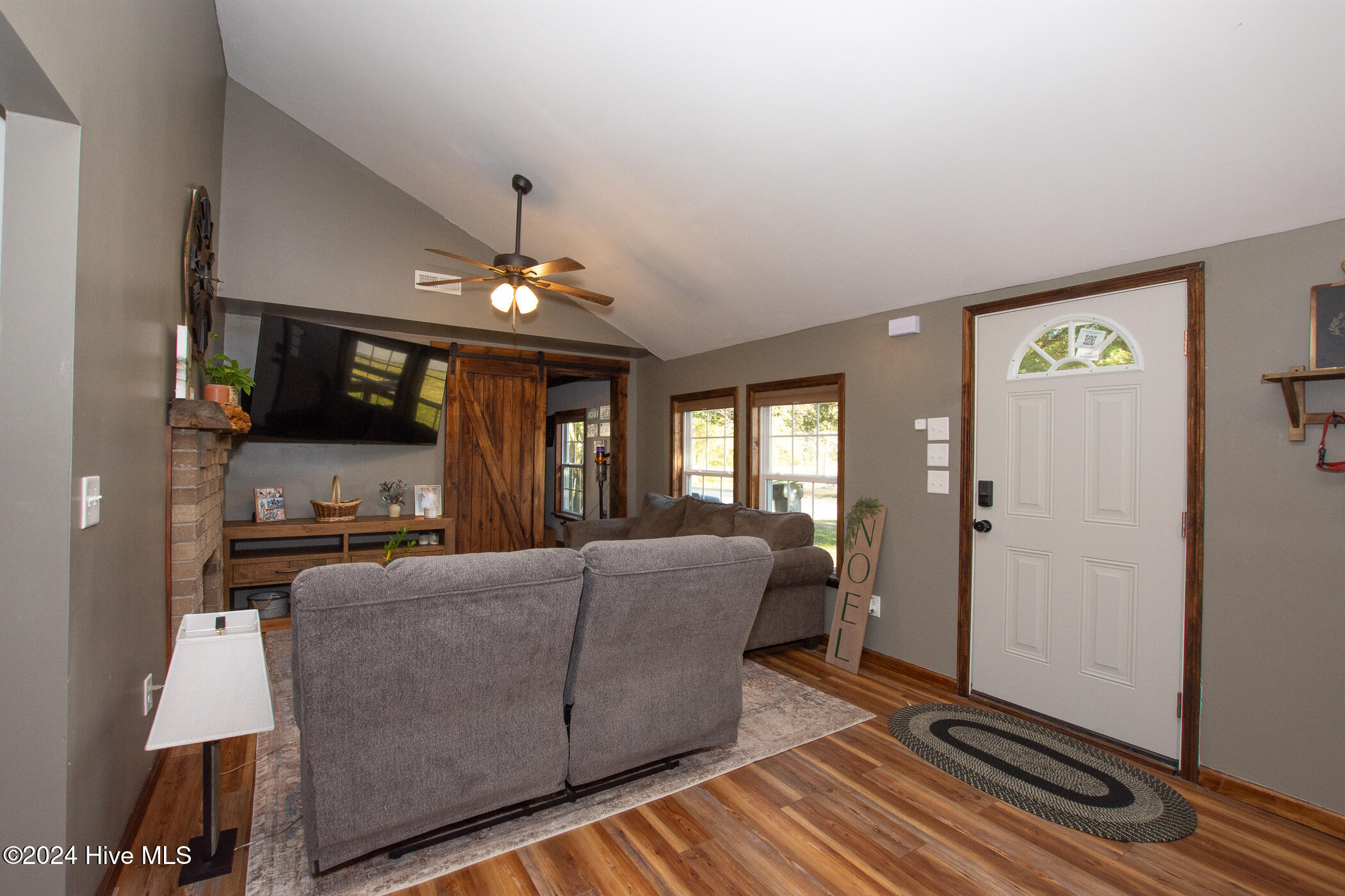 100552342 | Photo 14