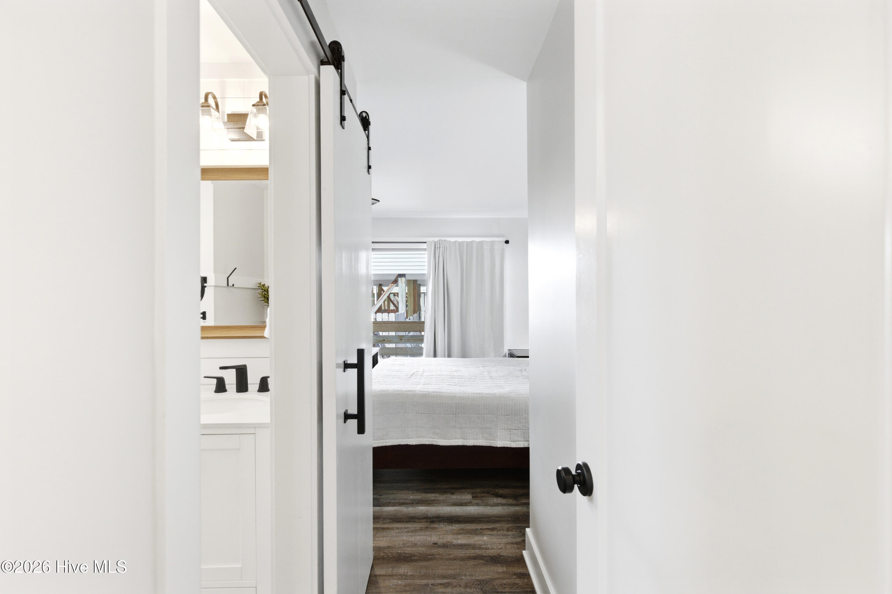 100564276 | Photo 40