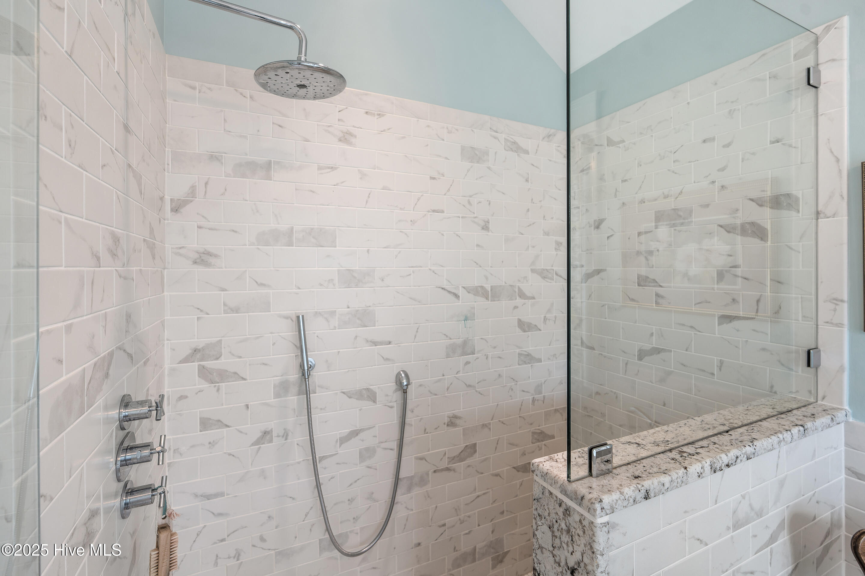 100522220 | Photo 54