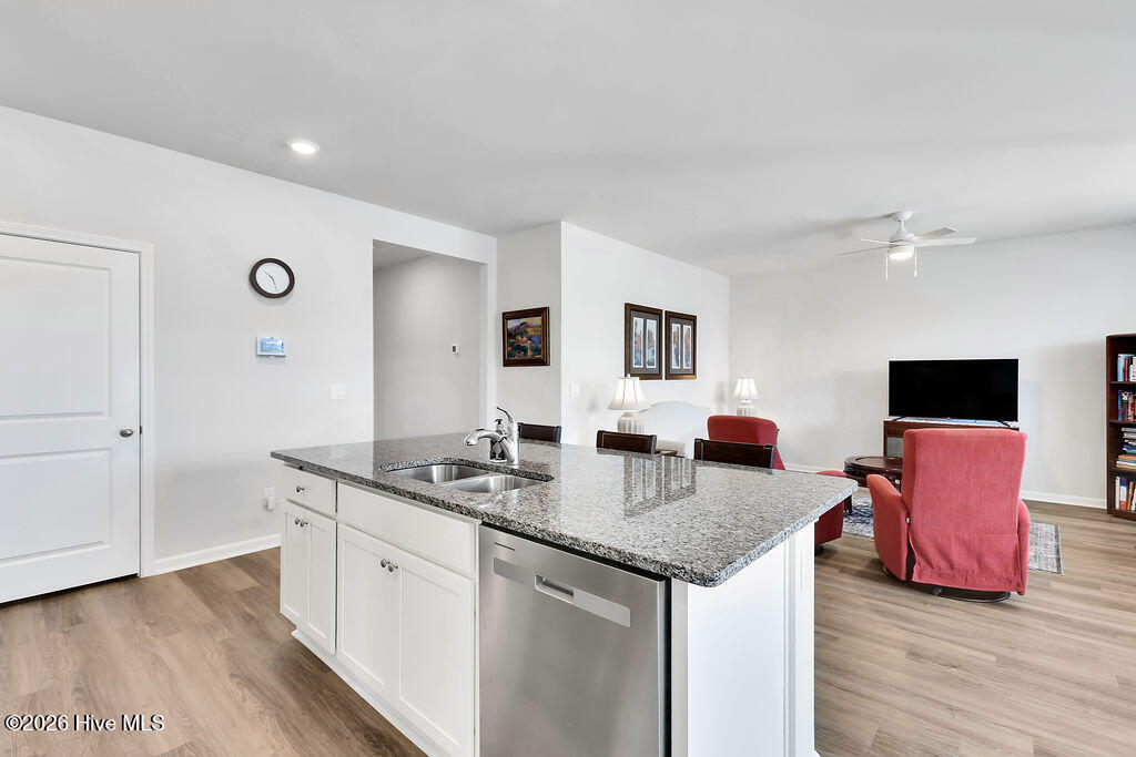 100556486 | Photo 12