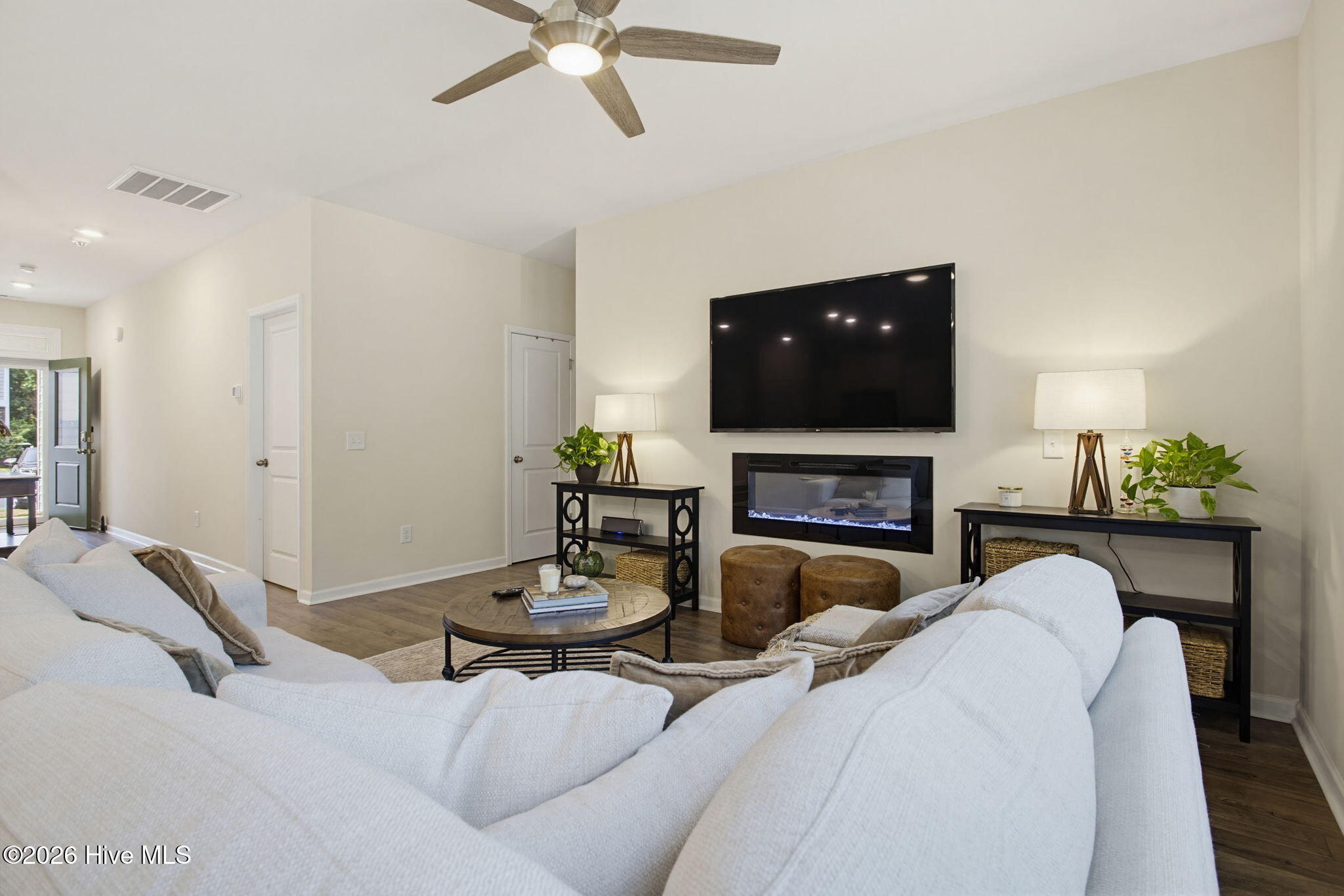 100569324 | Photo 11