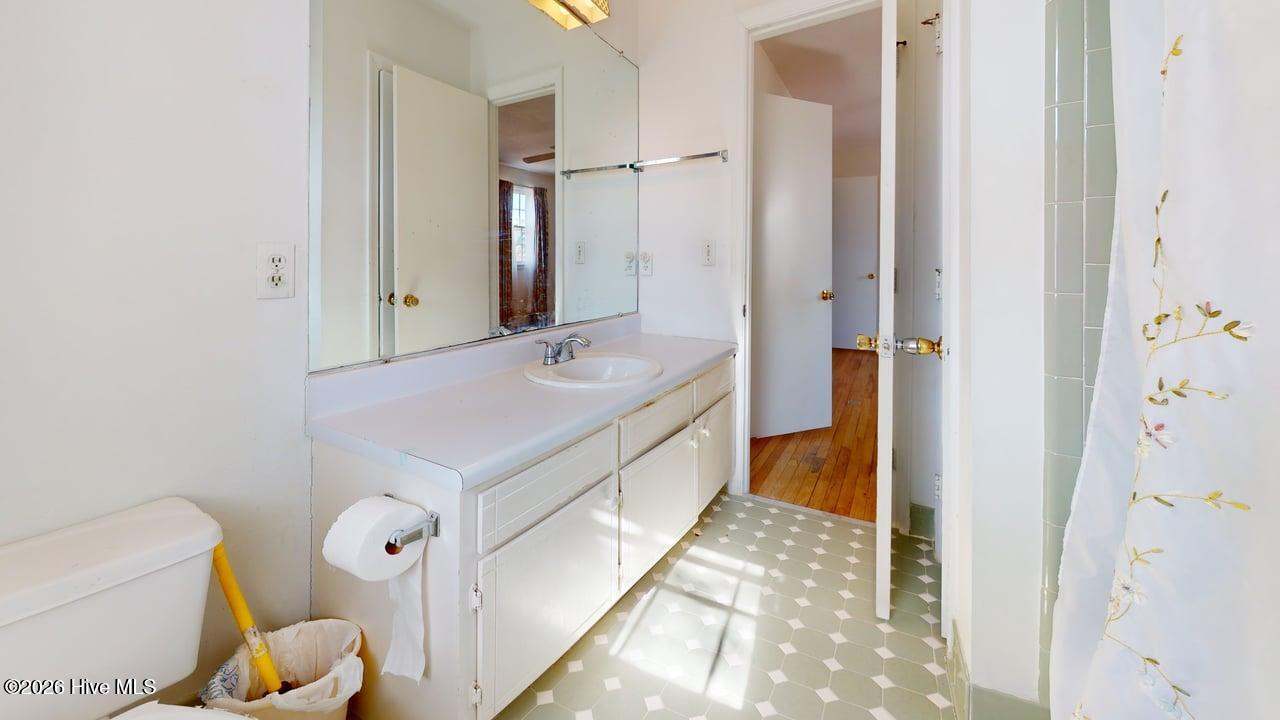 100553926 | Photo 13