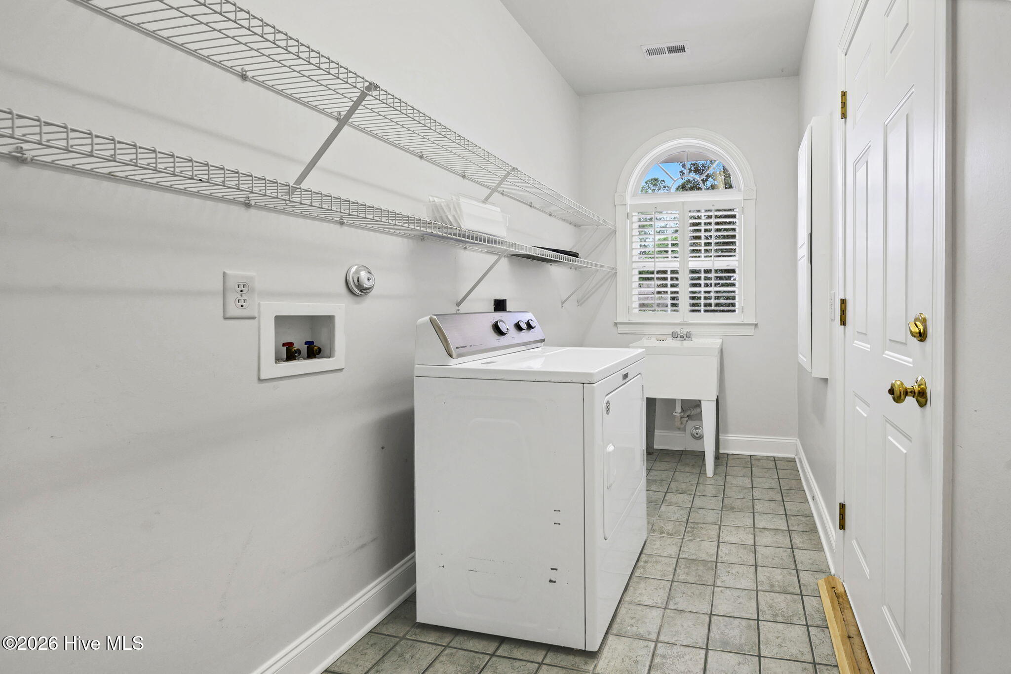 100557033 | Photo 32