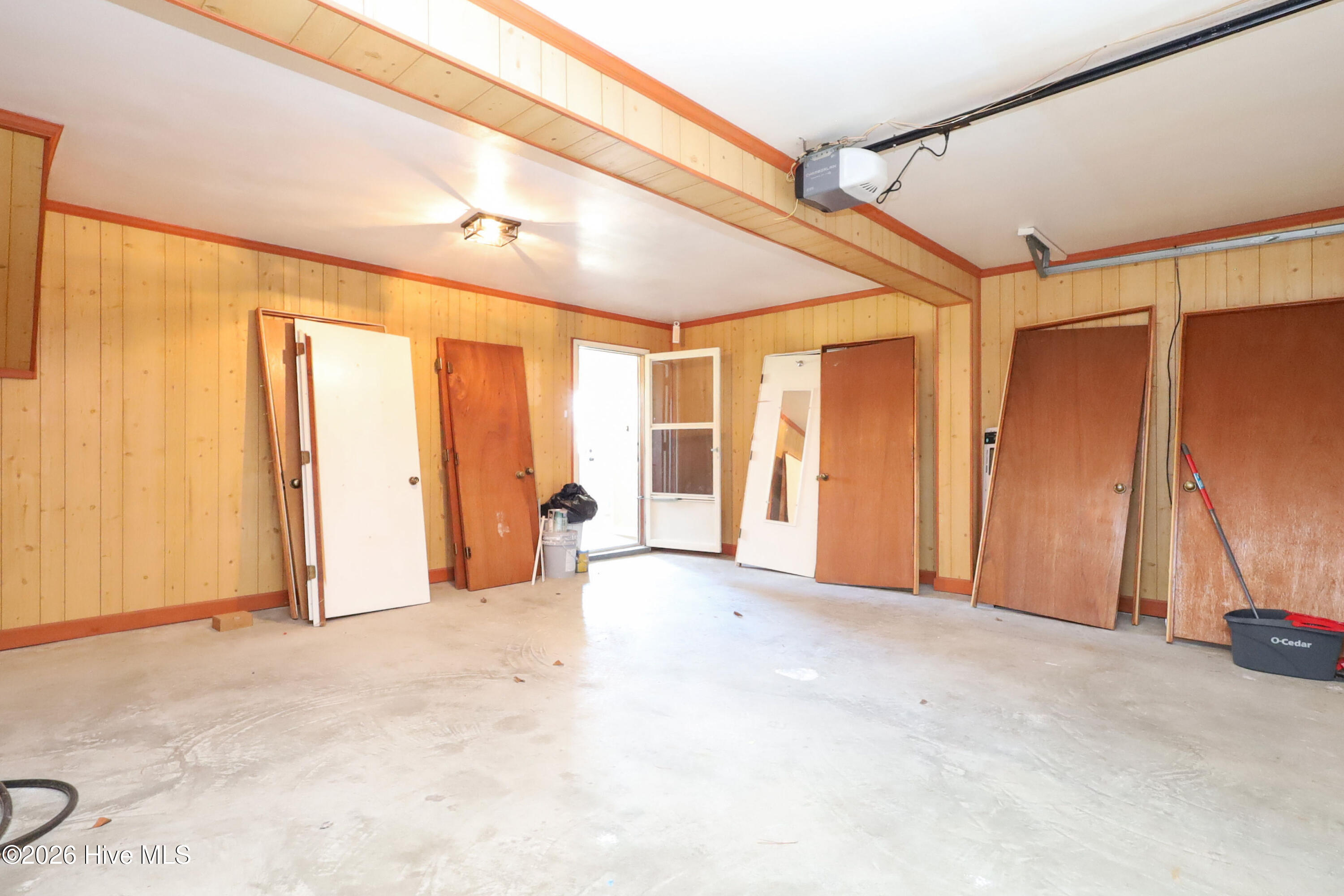 100556838 | Photo 42