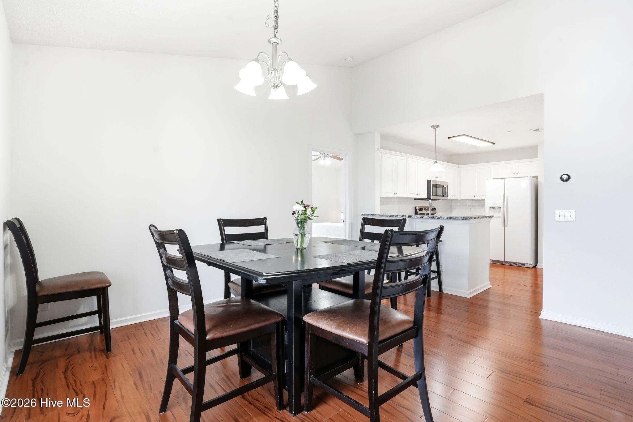 100565628 | Photo 11