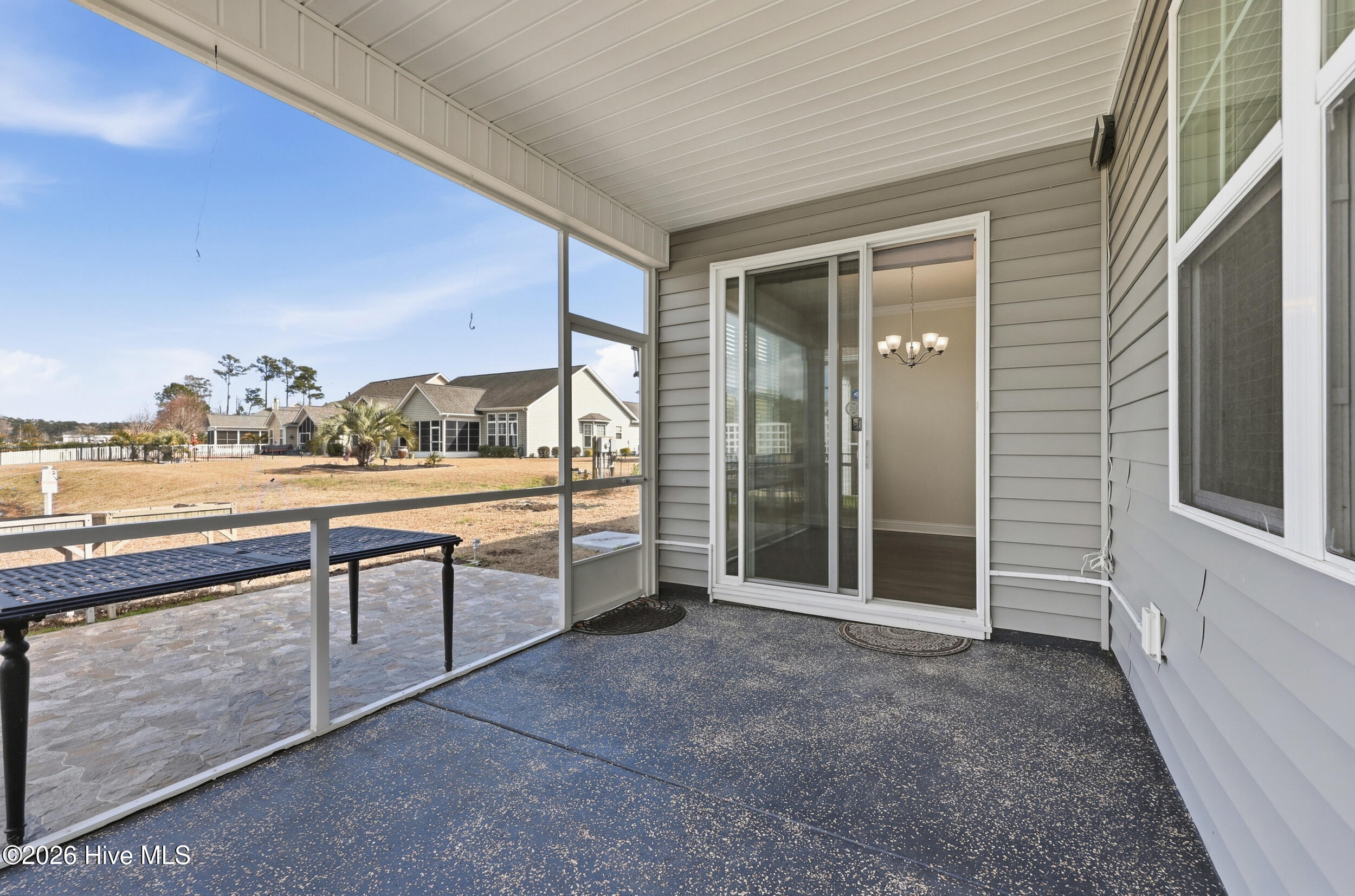 100558001 | Photo 30