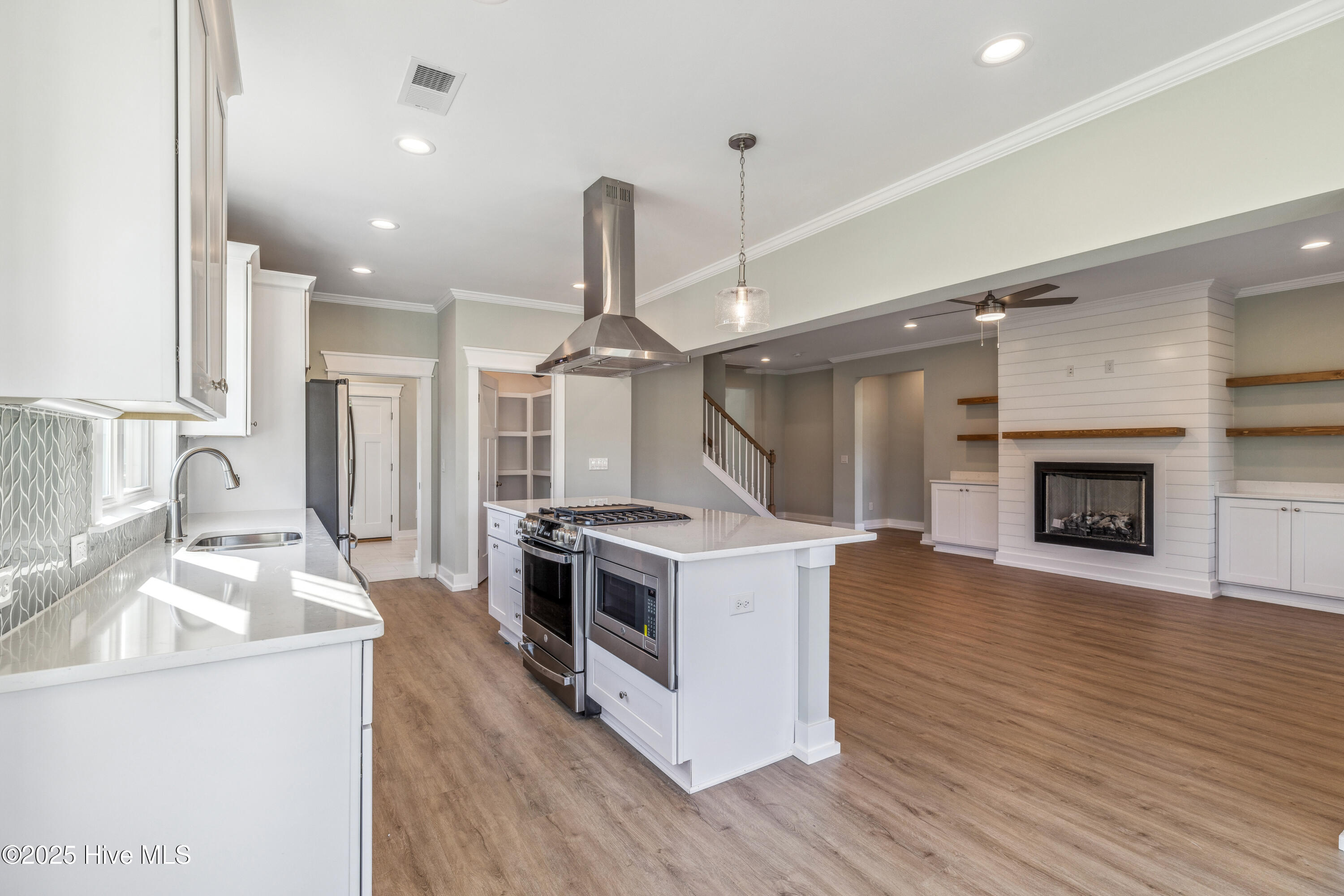 100546665 | Photo 19