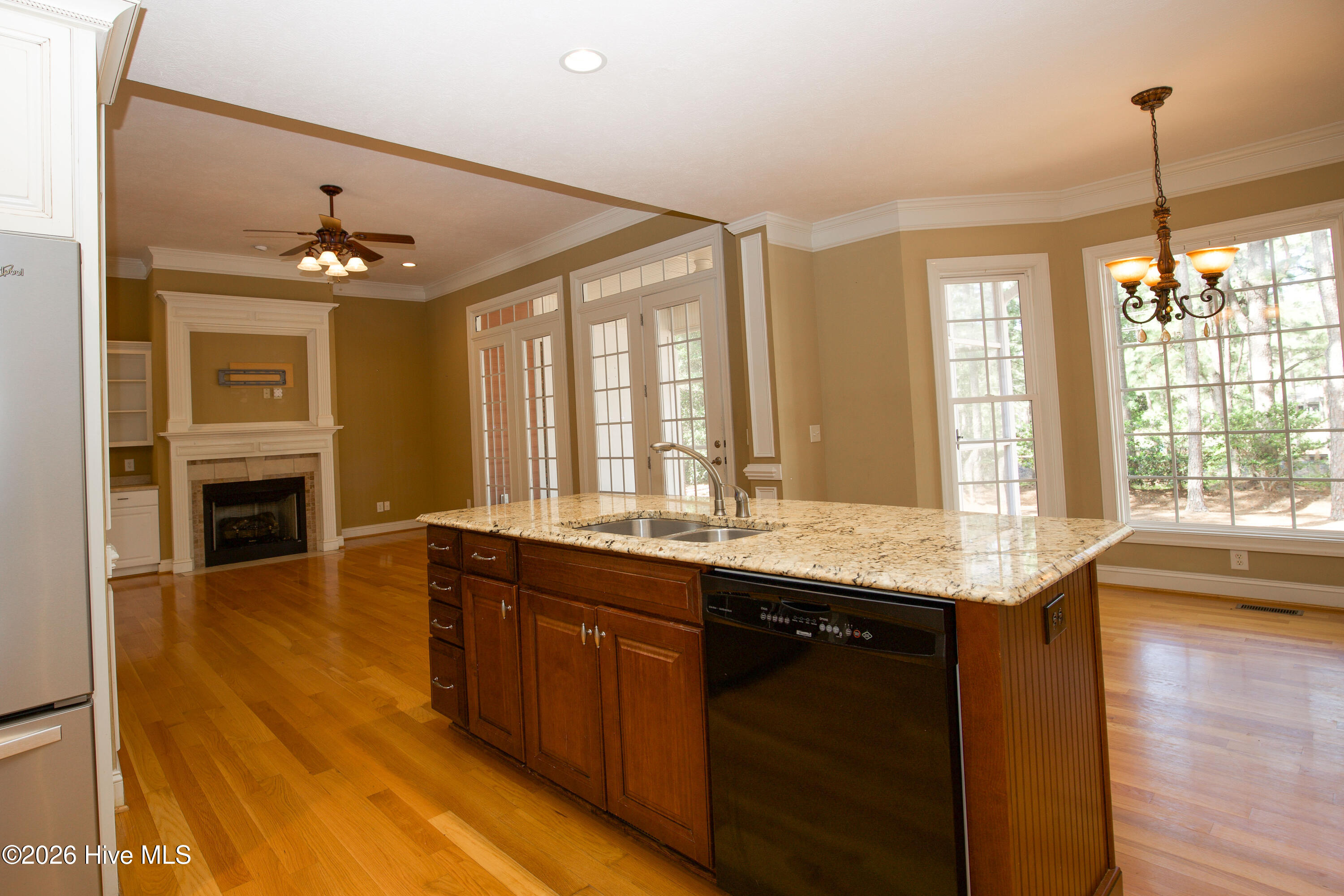 16 Montrose Ct-41